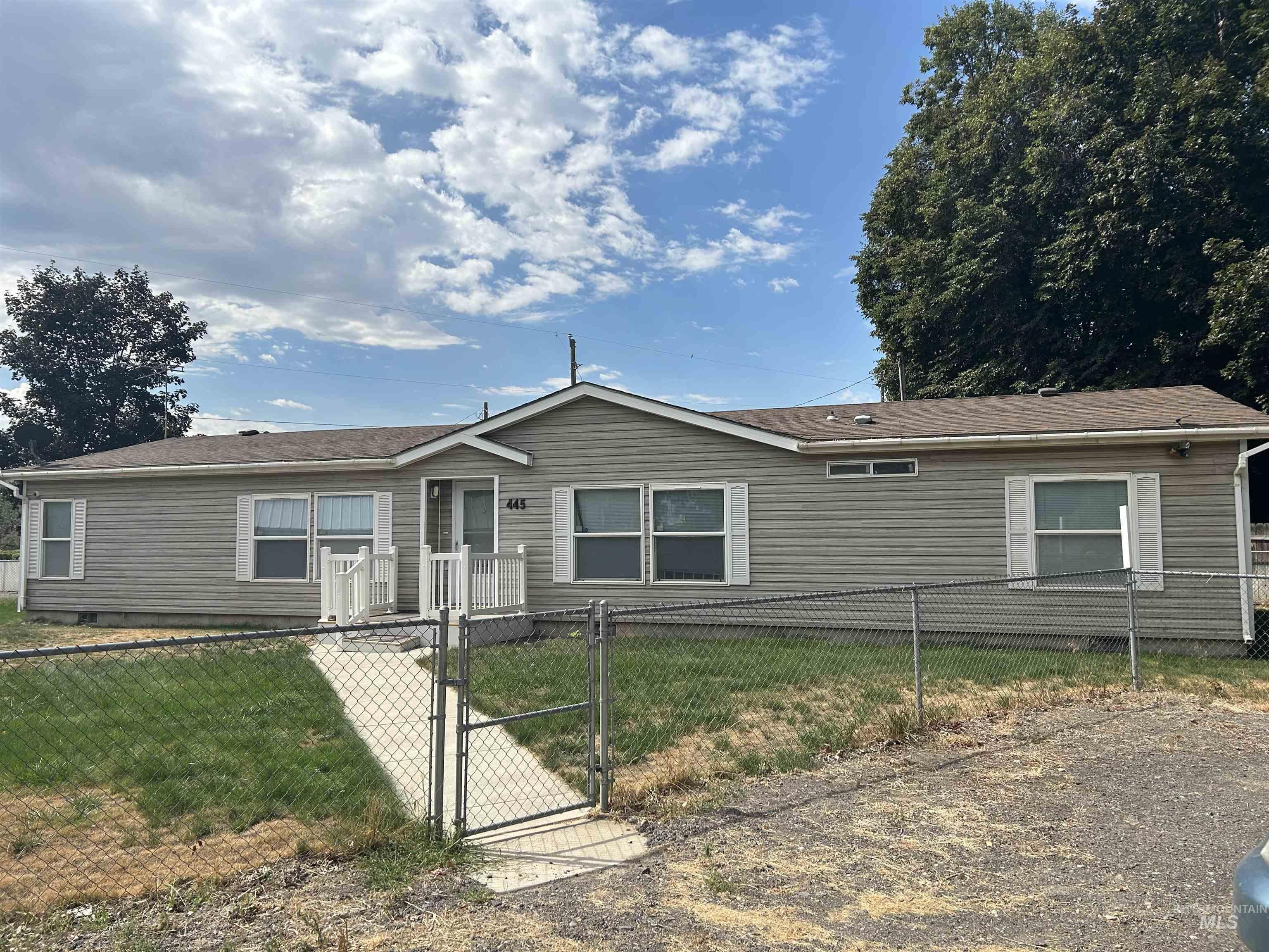 445 W 3rd Ave W, Wendell ID 83355