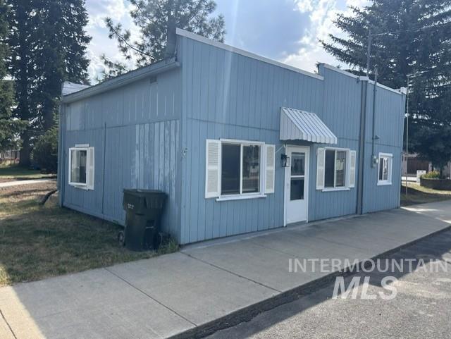506 4th Ave, Nezperce ID 83543