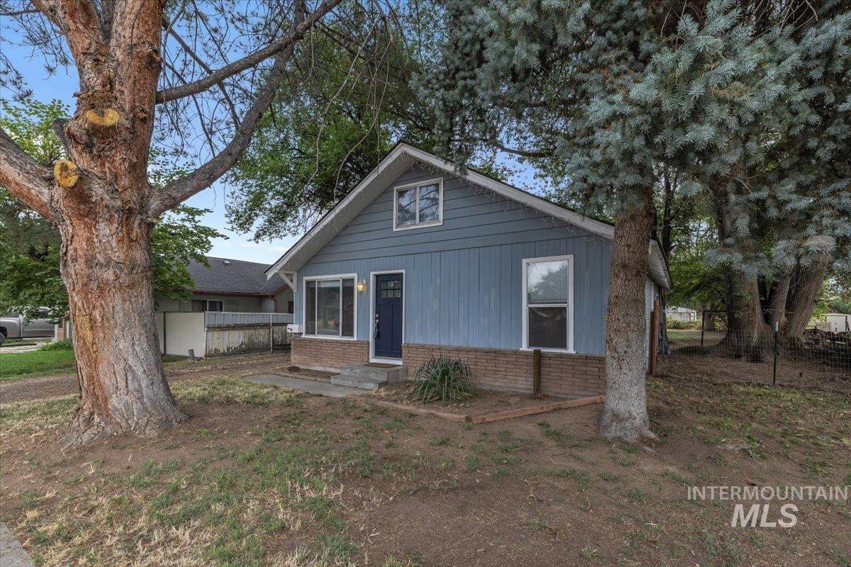 22 N Sunset St, Nampa ID 83651