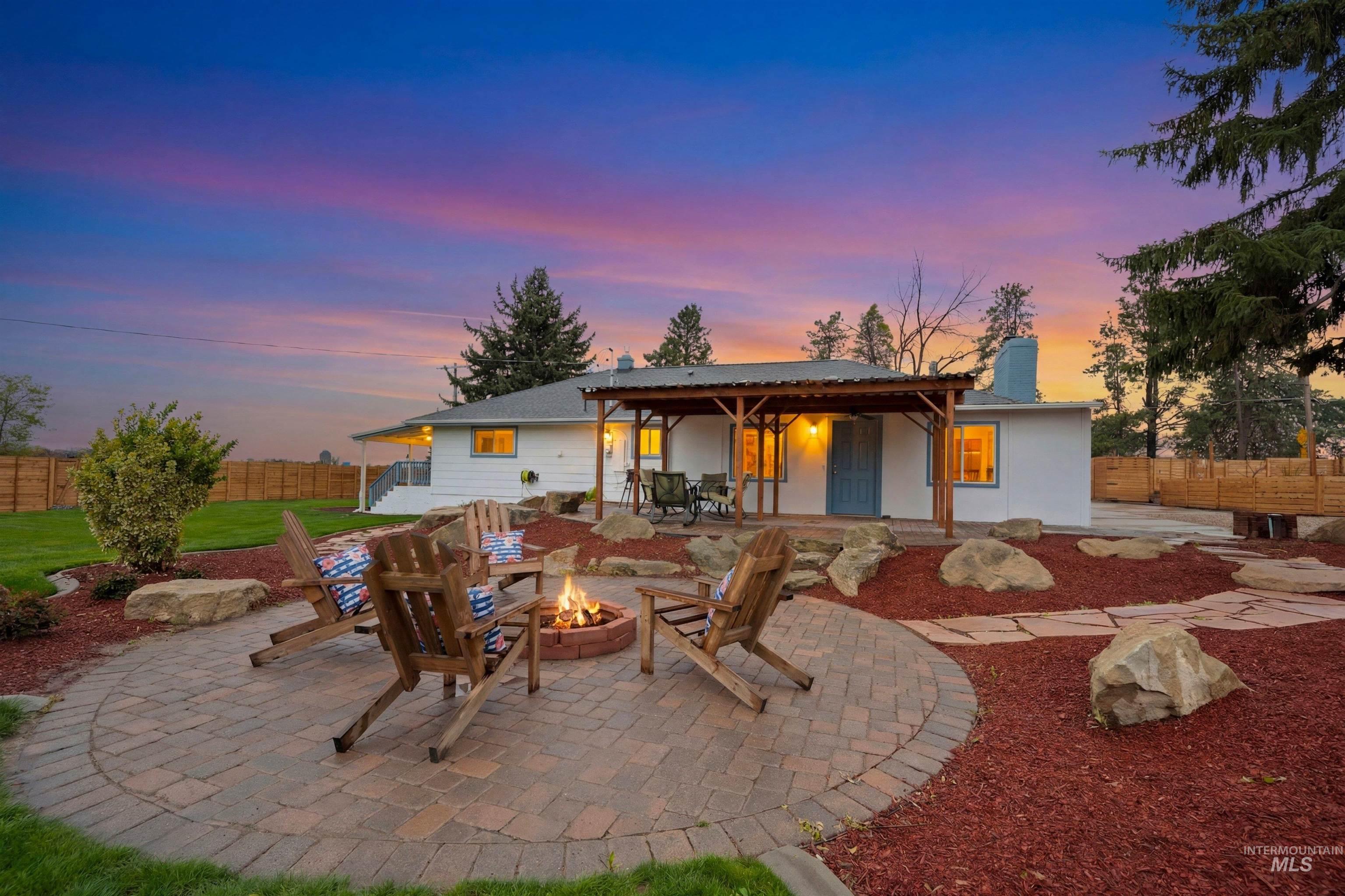 7816 E Victory Road, Nampa ID 83687