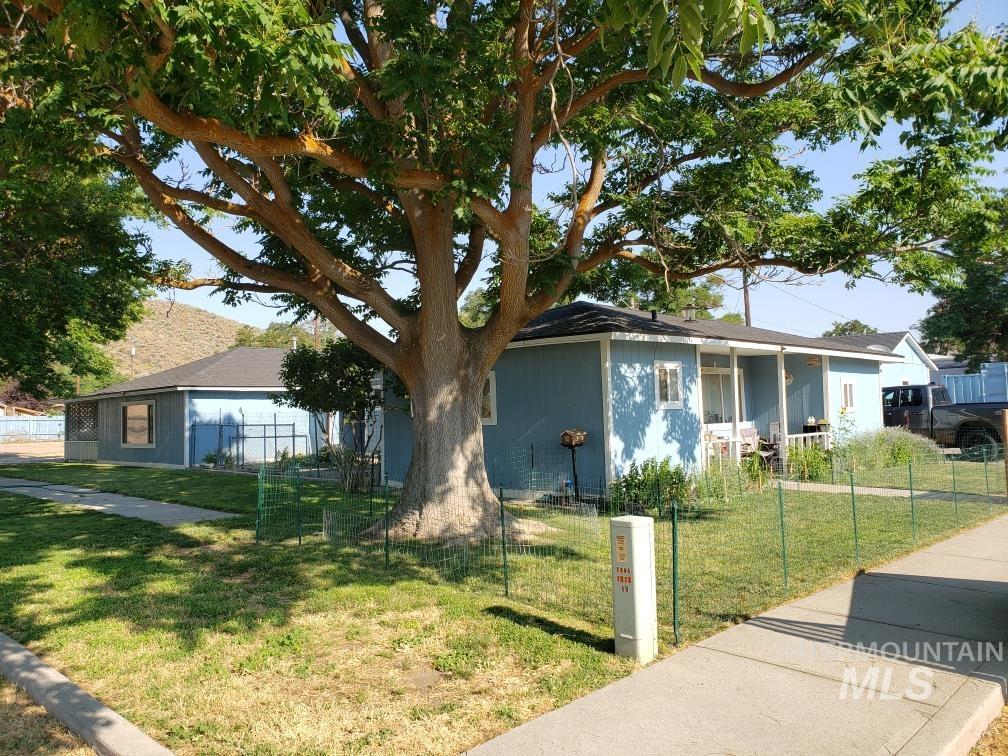 205 W Adams St, Huntington OR 97907
