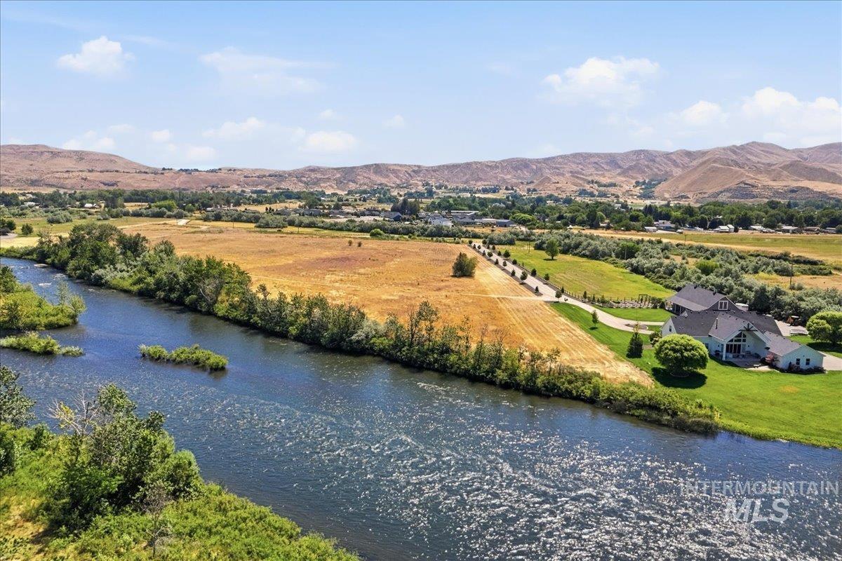 2325 River Ranch Ln, Emmett ID 83617
