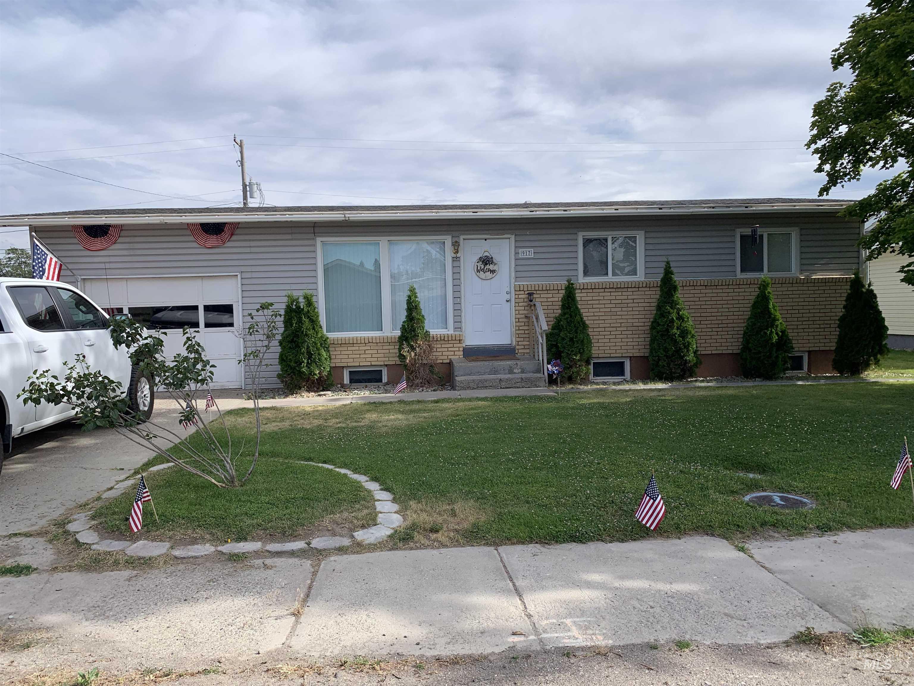 917 15th Dr, Rupert ID 83350