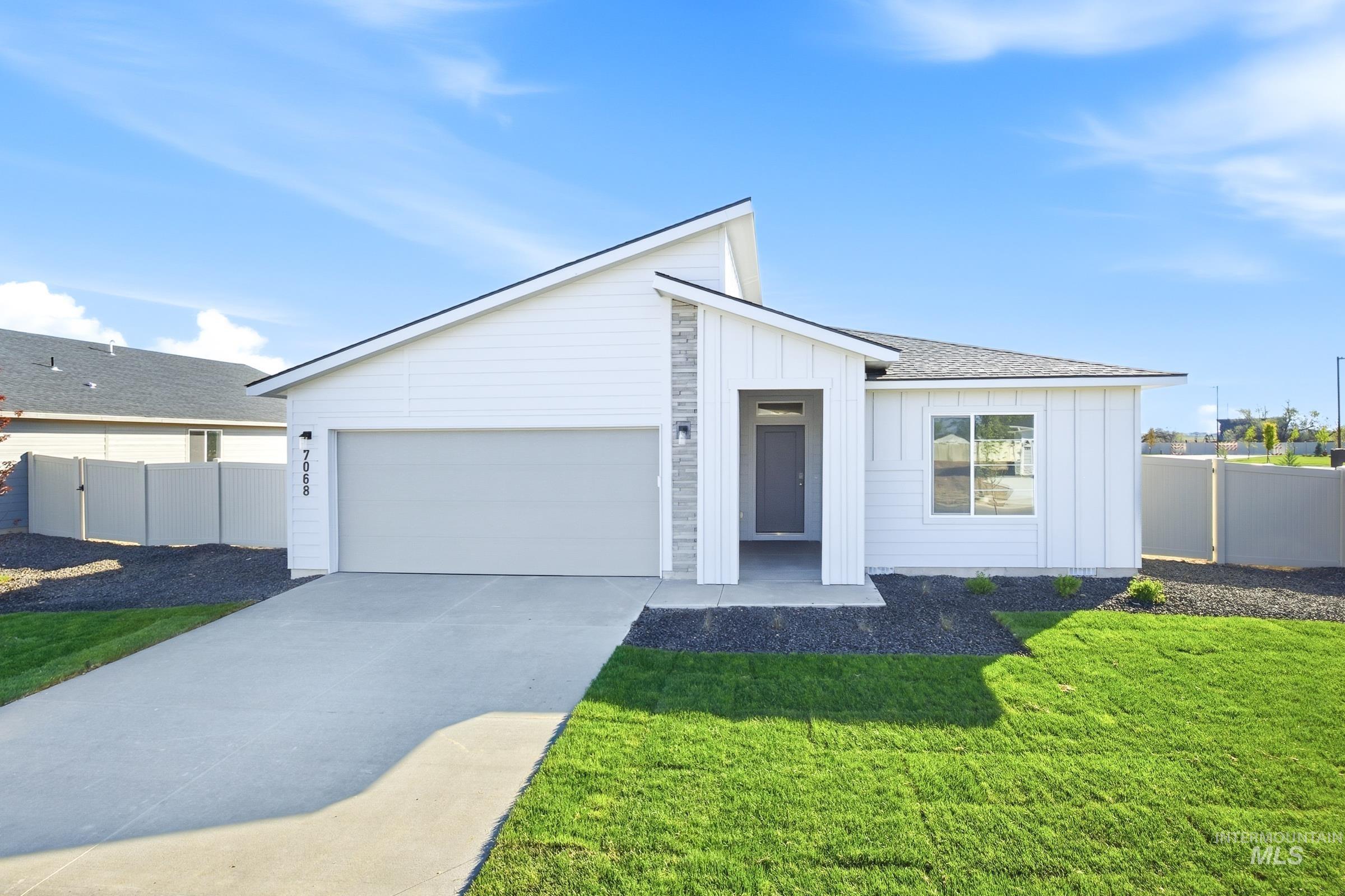 920 SW Jayhawk St, Mountain Home ID 83647