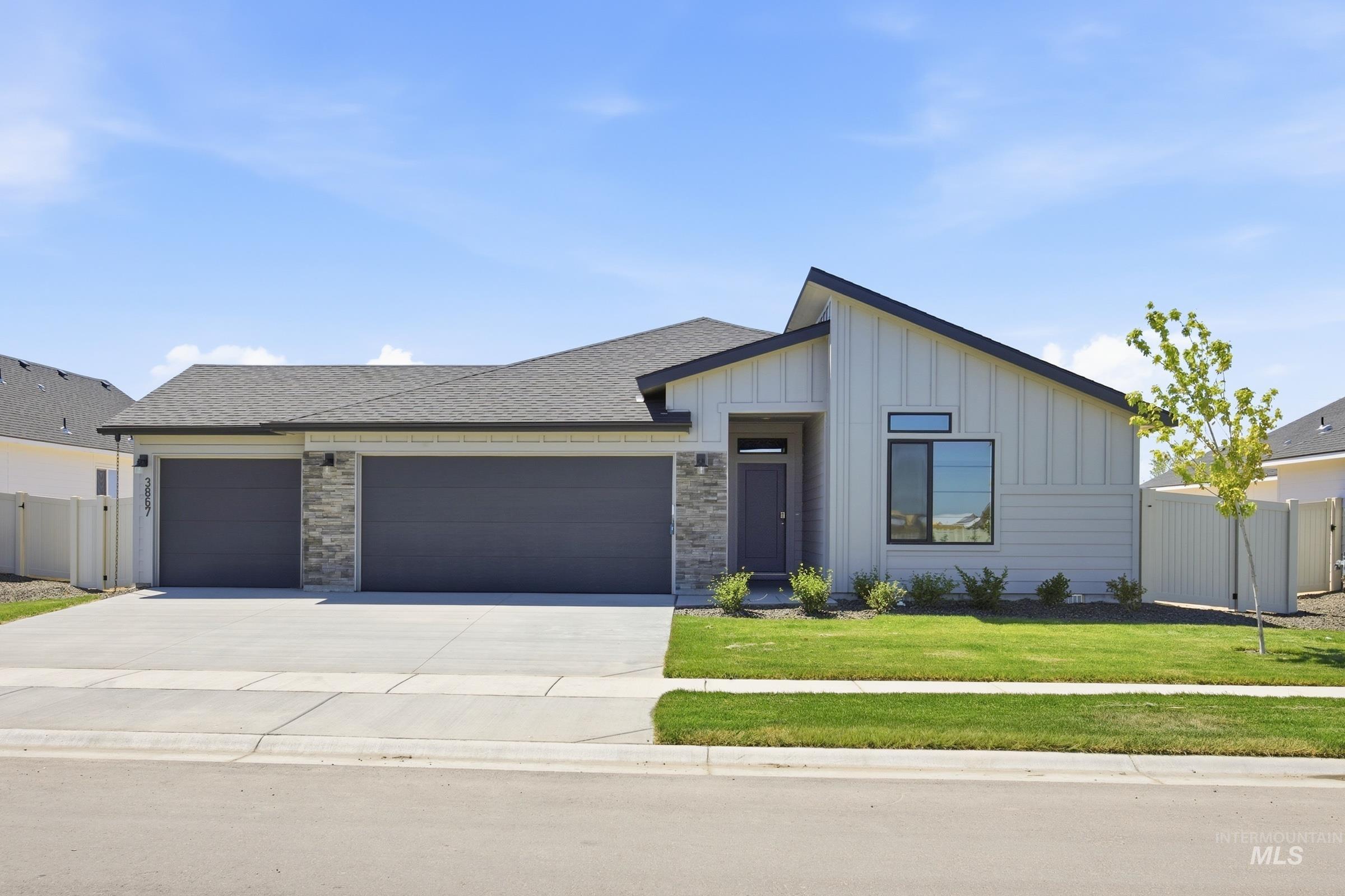 2183 N 8th E St, Mountain Home ID 83647