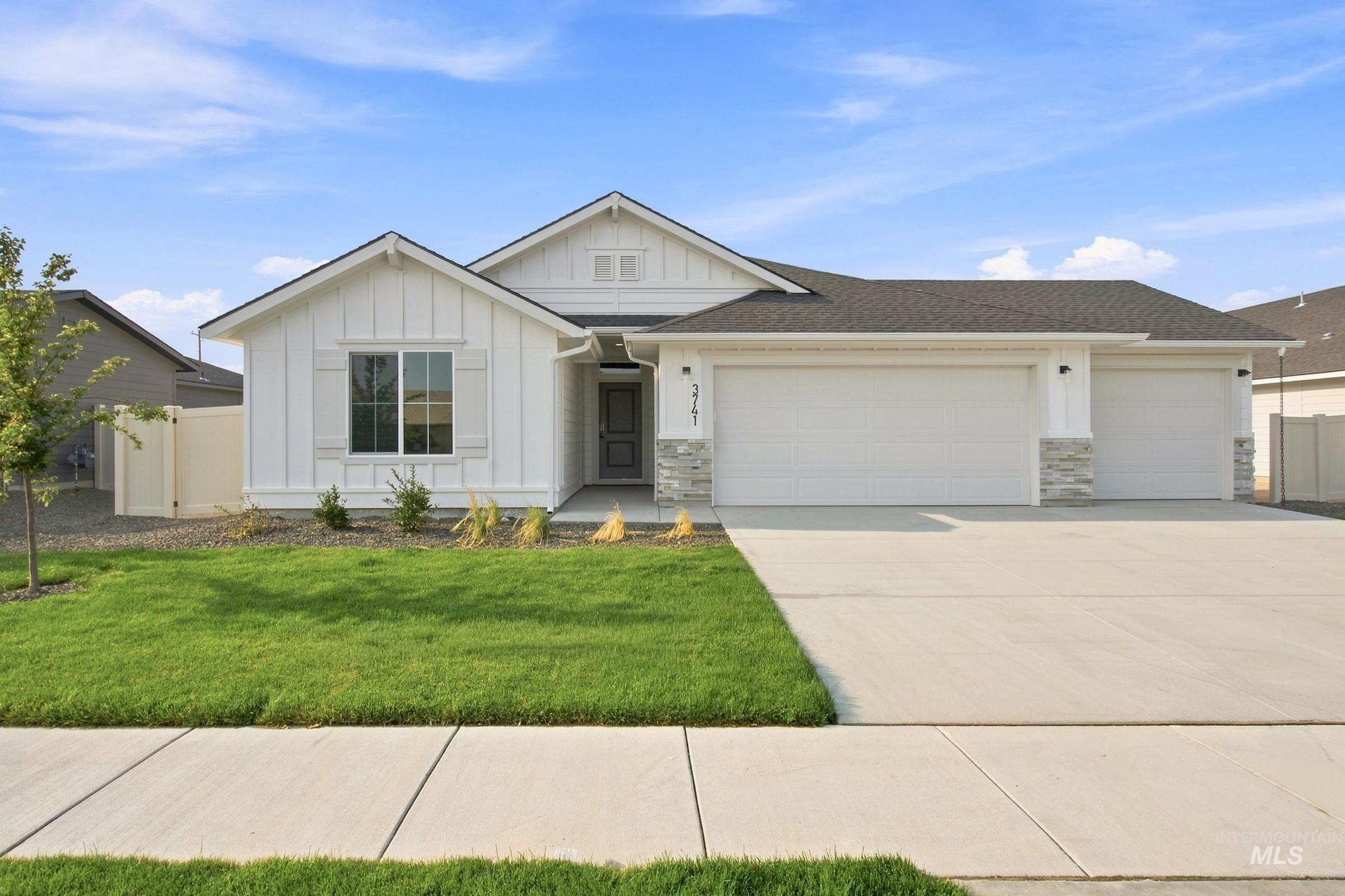 3741 E White Plains St, Nampa ID 83686