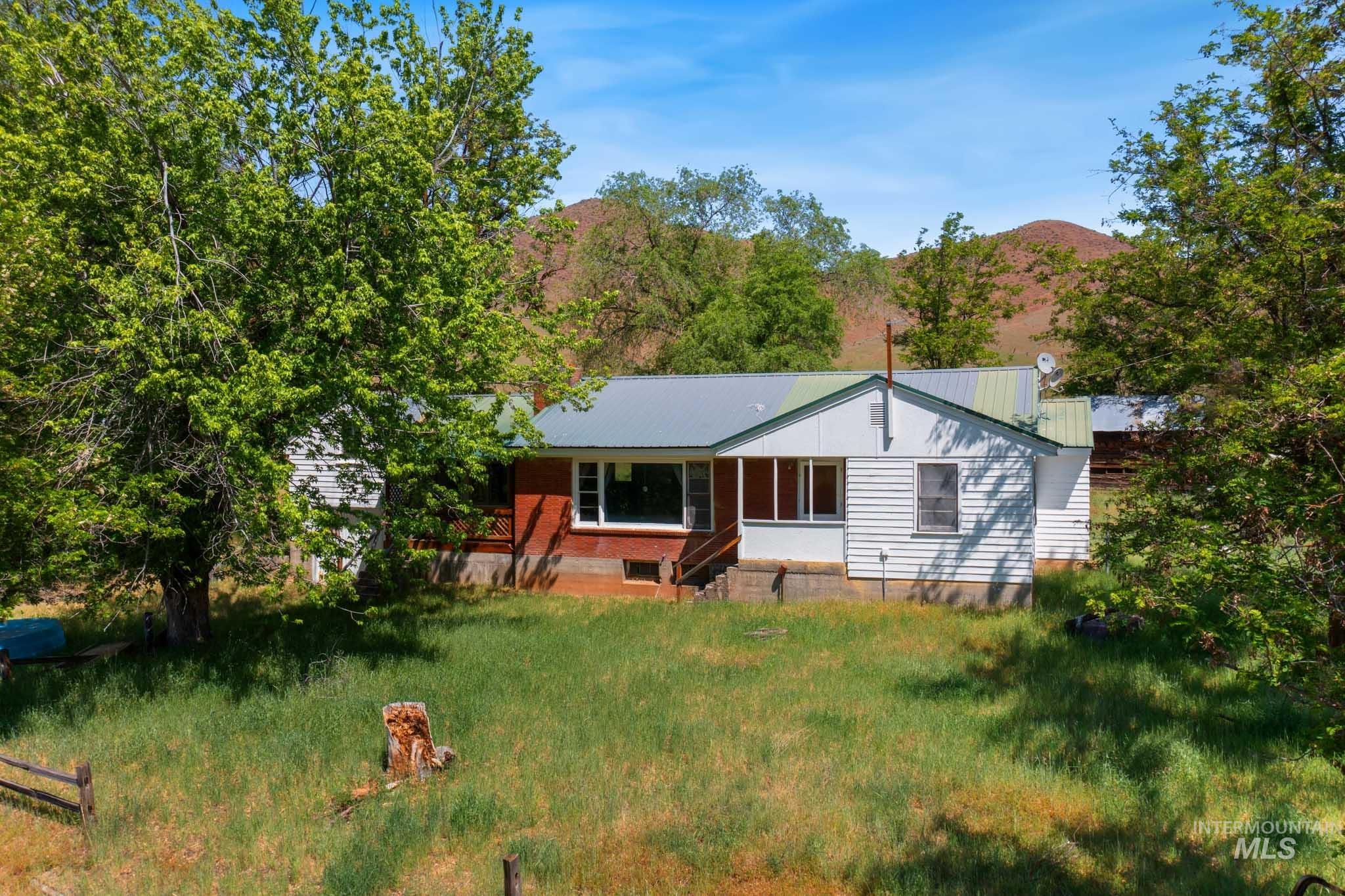 5208 Highway 52, Horseshoe Bend ID 83629