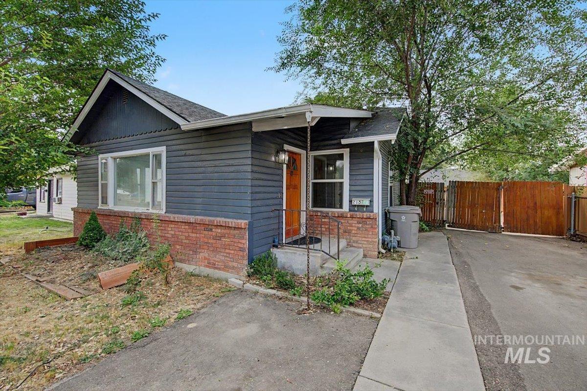215 Shoshone, Nampa ID 83651