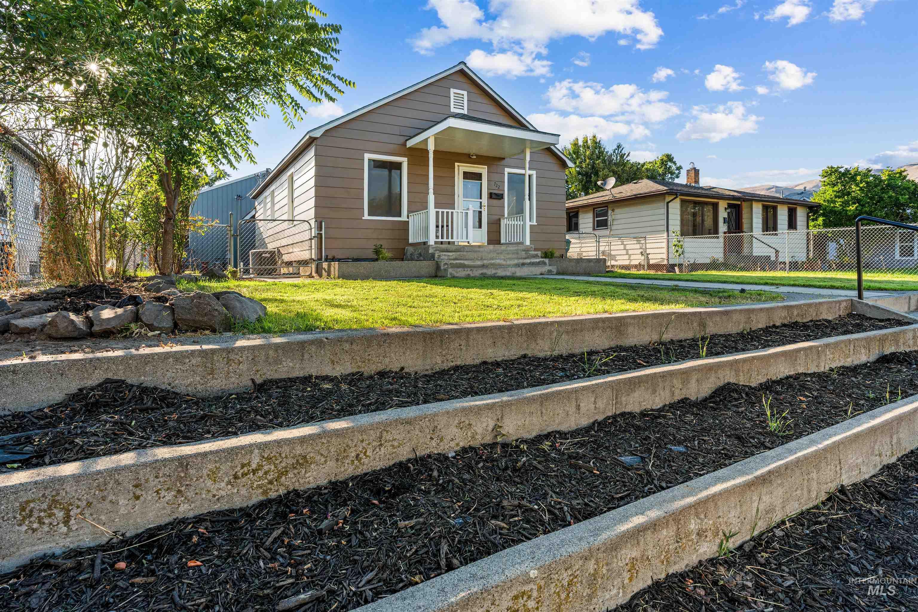 722 3rd St, Clarkston WA 99403