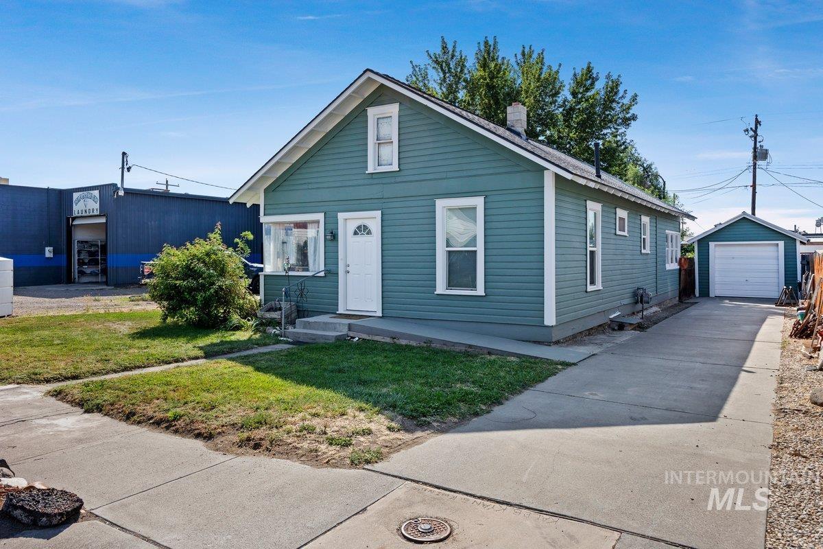 23 E 2nd Ave, Glenns Ferry ID 83623