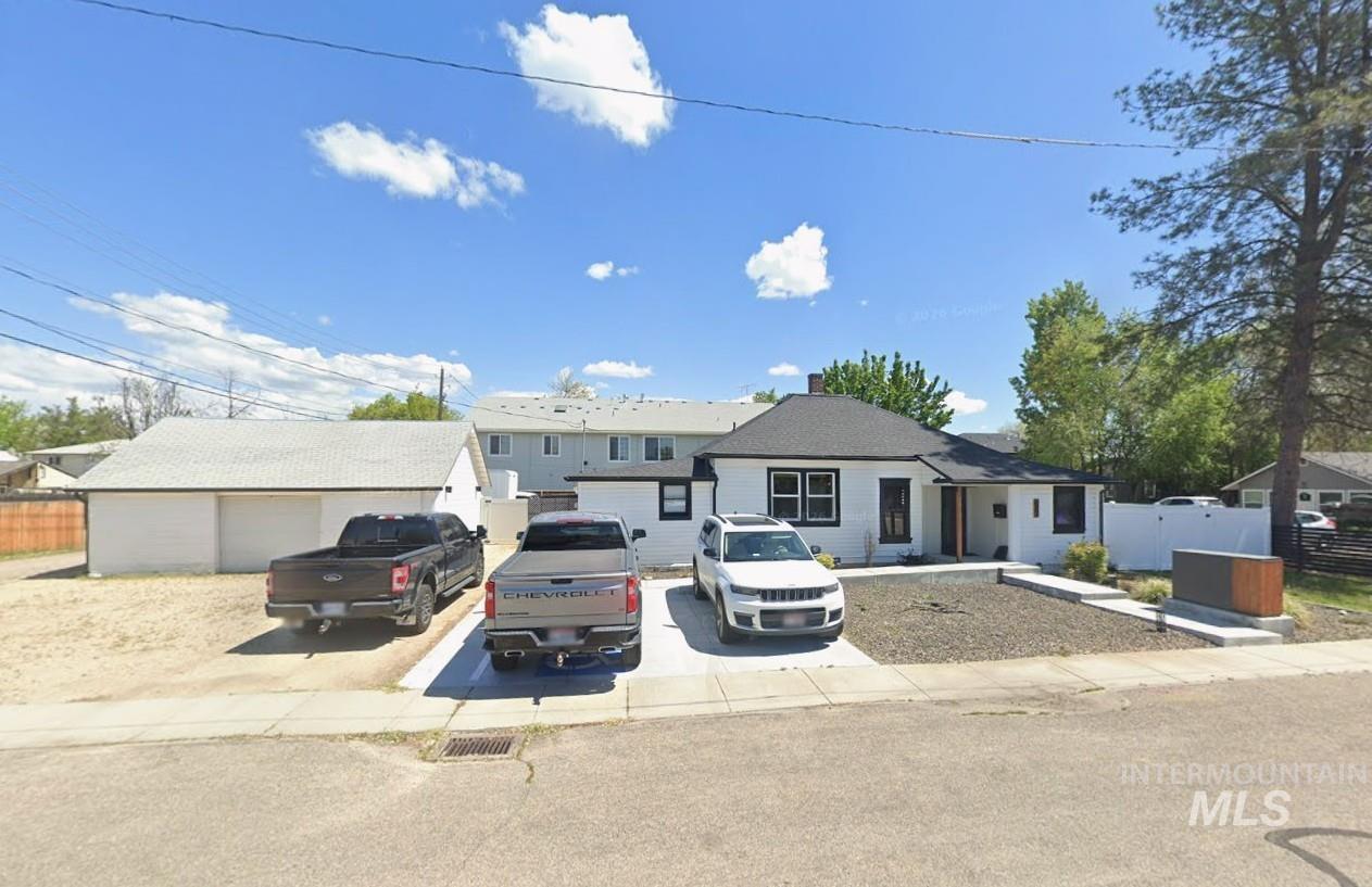 306 E 2nd St, Meridian ID 83642