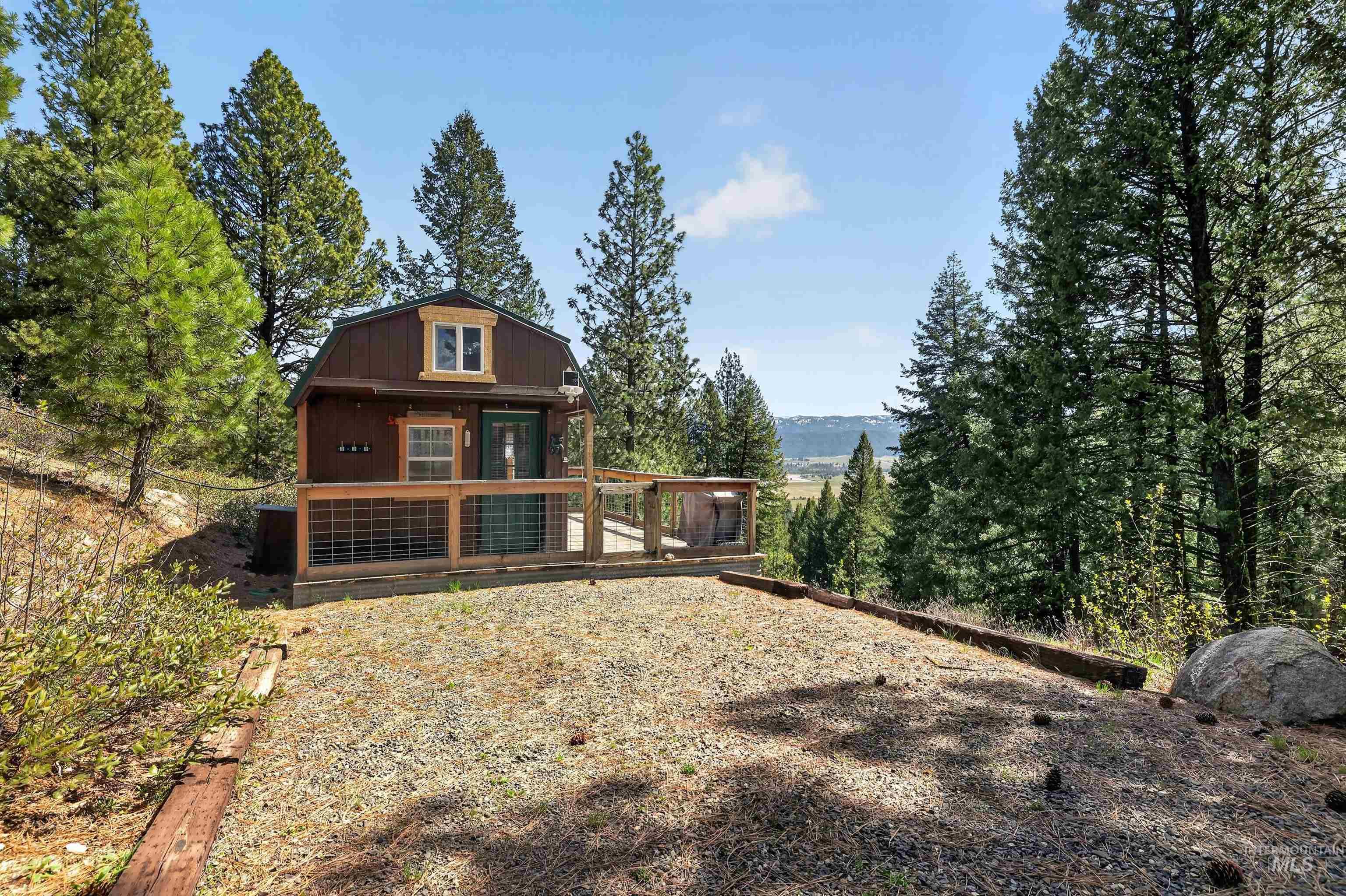 506 Hilltop Rd, Cascade ID 83611