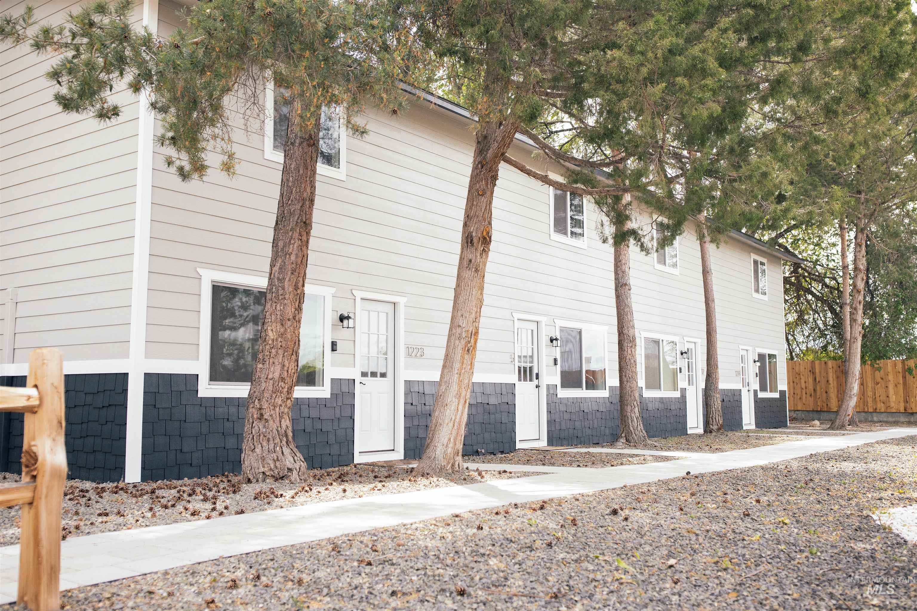 1223 S Maple St, Nampa ID 83686
