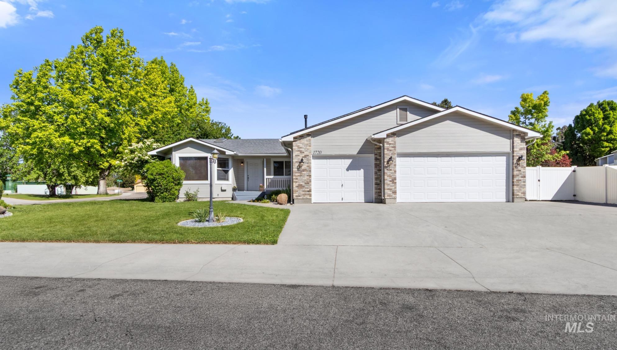 1720 N Aronmink, Meridian ID 83646