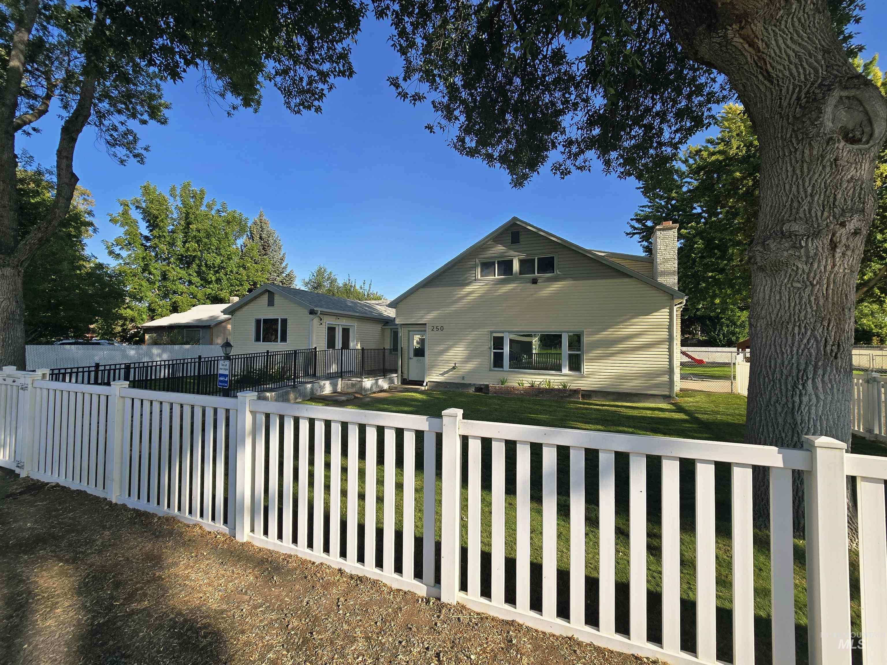 250 E 2nd Ave, Wendell ID 83355