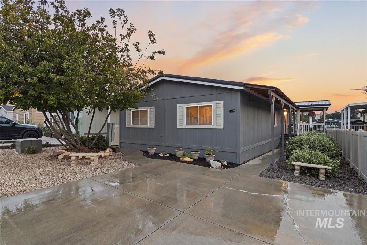2271 E Blue Lake Ln, Boise ID 83716
