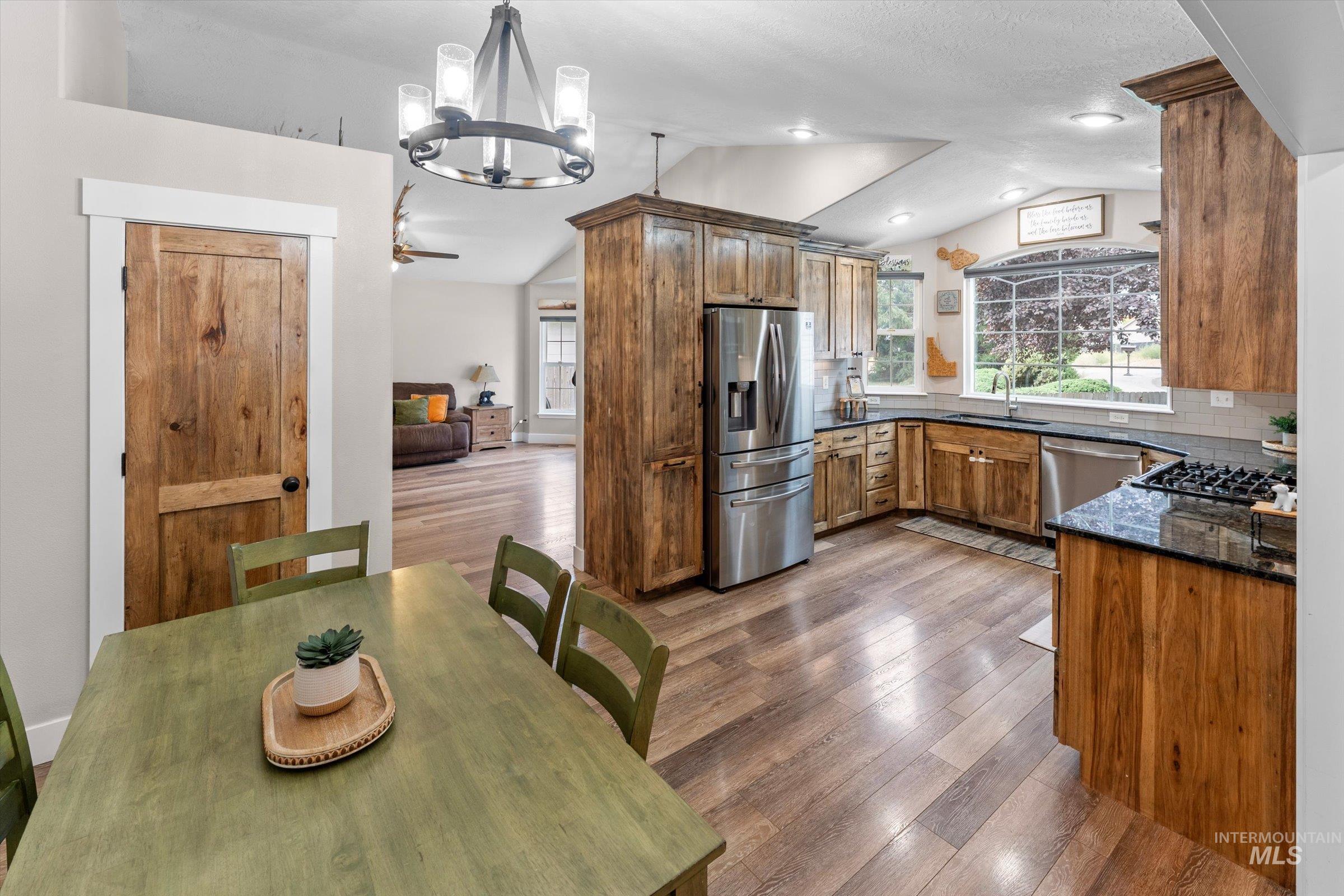 1074 N Clara Ave, Meridian ID 83642