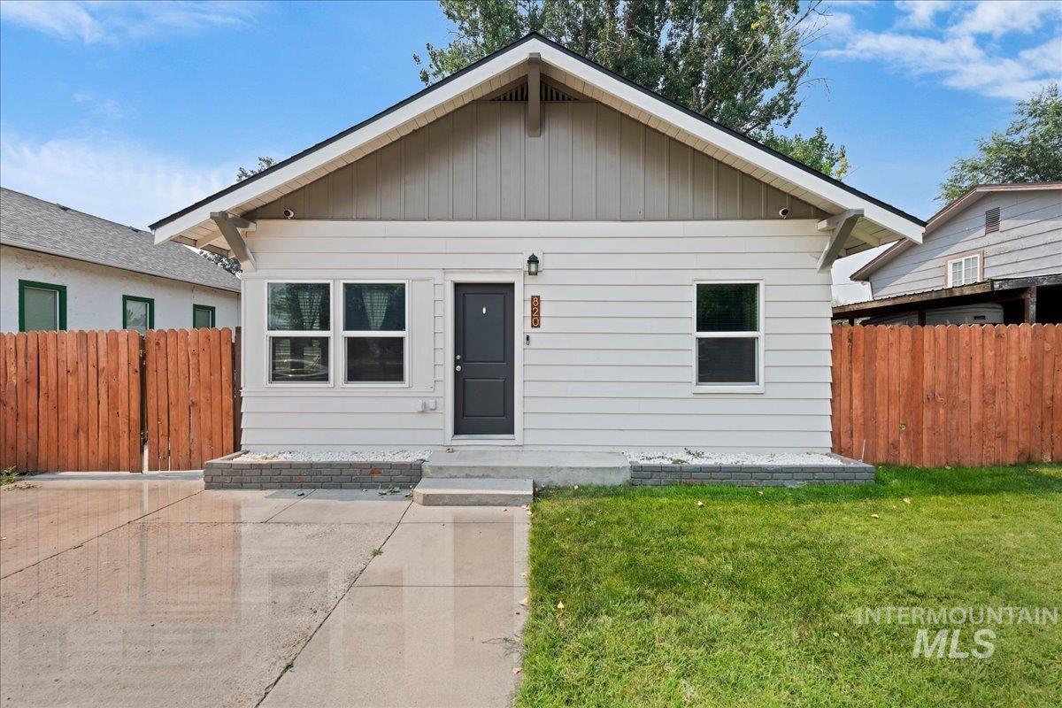820 E Elgin St, Caldwell ID 83605