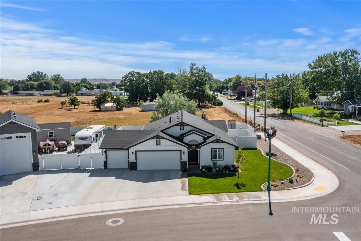 2402 Day Dr, Fruitland ID 83619