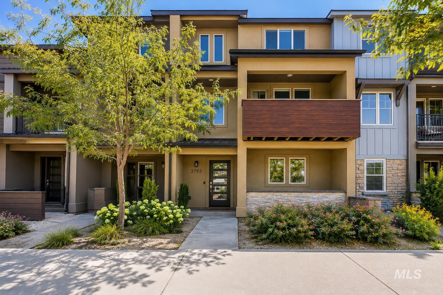 3755 E Parkcenter, Boise ID 83716