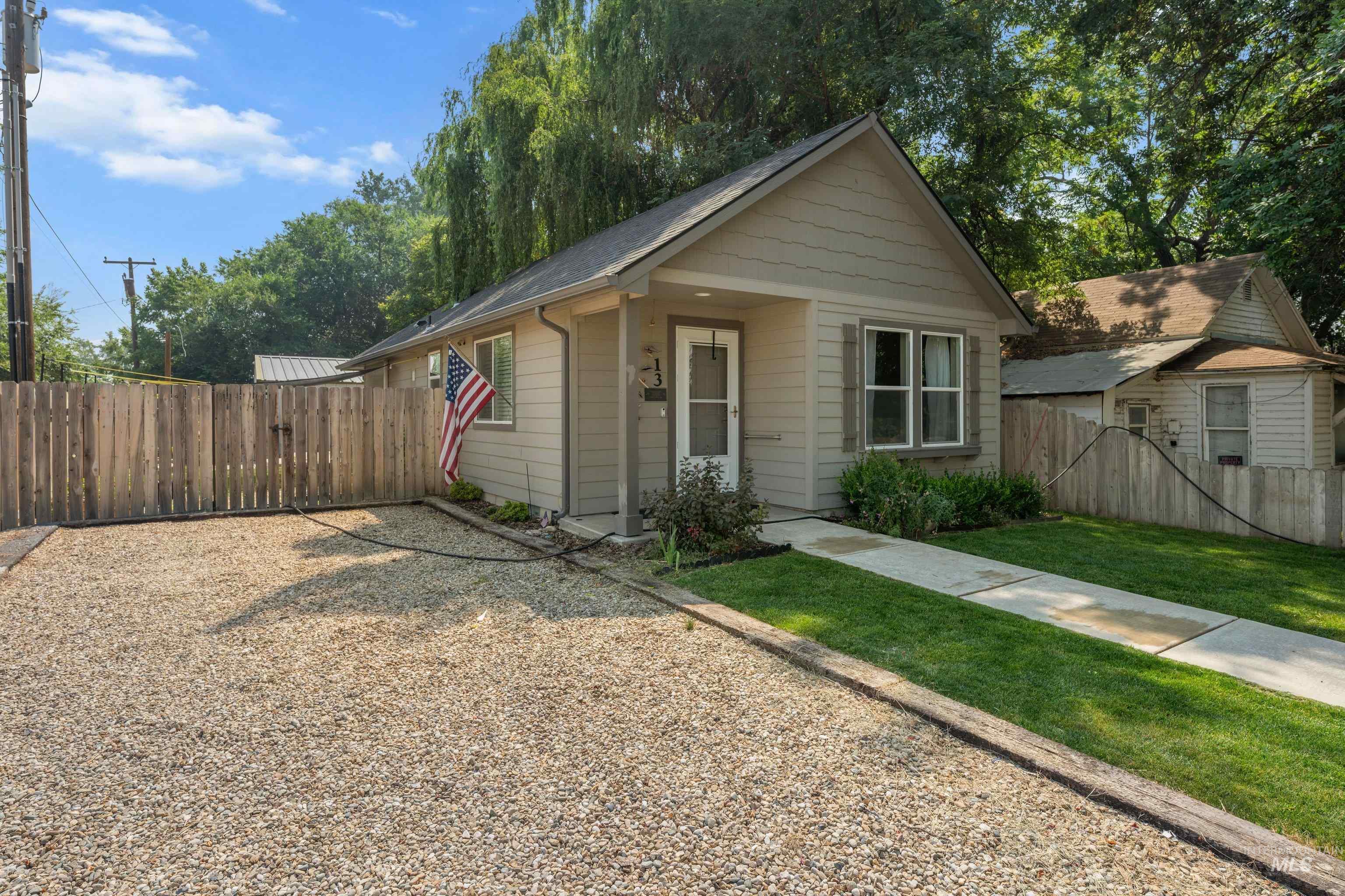 13 S Hawthorne Ave, Middleton ID 83644
