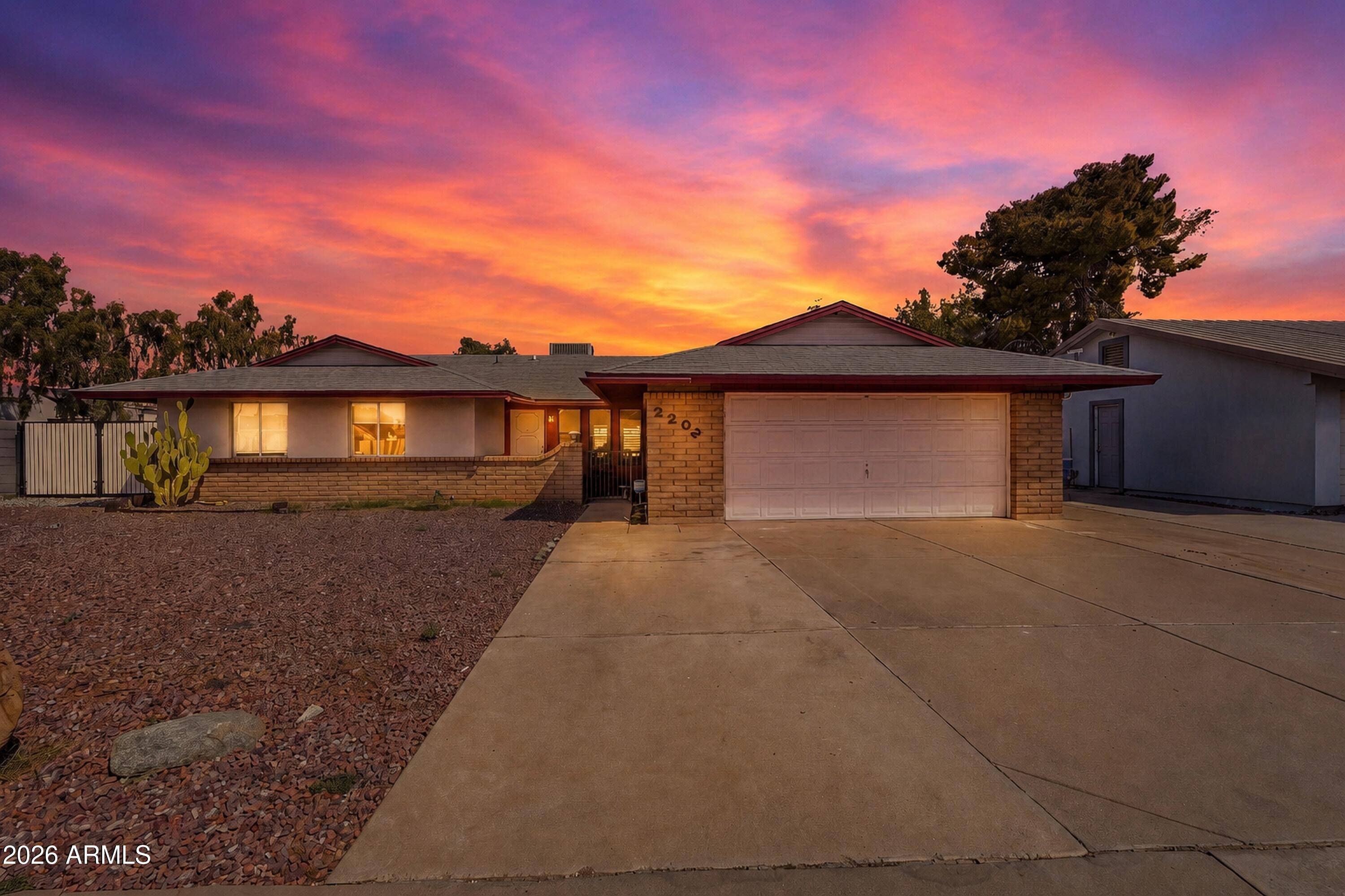 2202 E HAMPTON Avenue, Mesa, AZ 85204