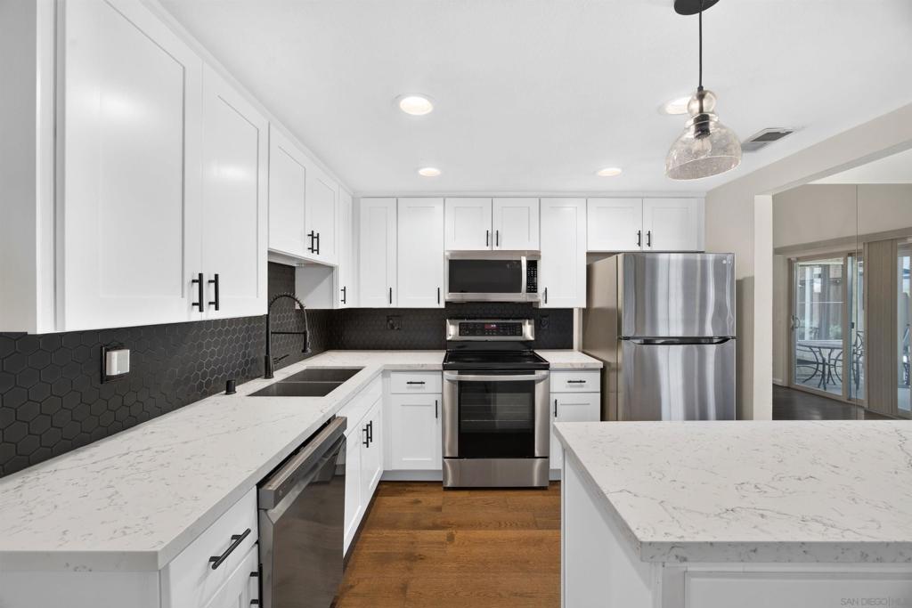 2207 Arborvitae Ln