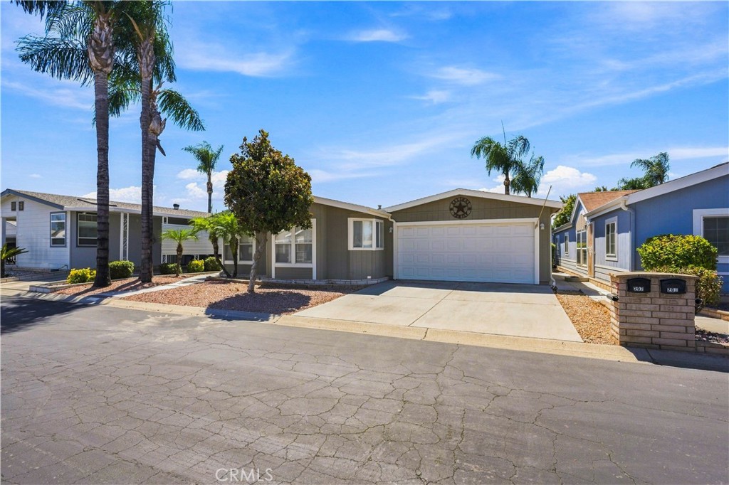 1250 N Kirby 207