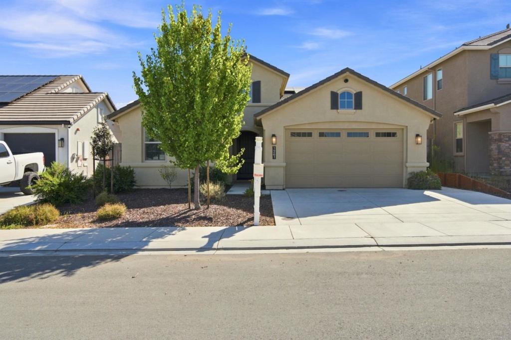 1261 Azalea Drive