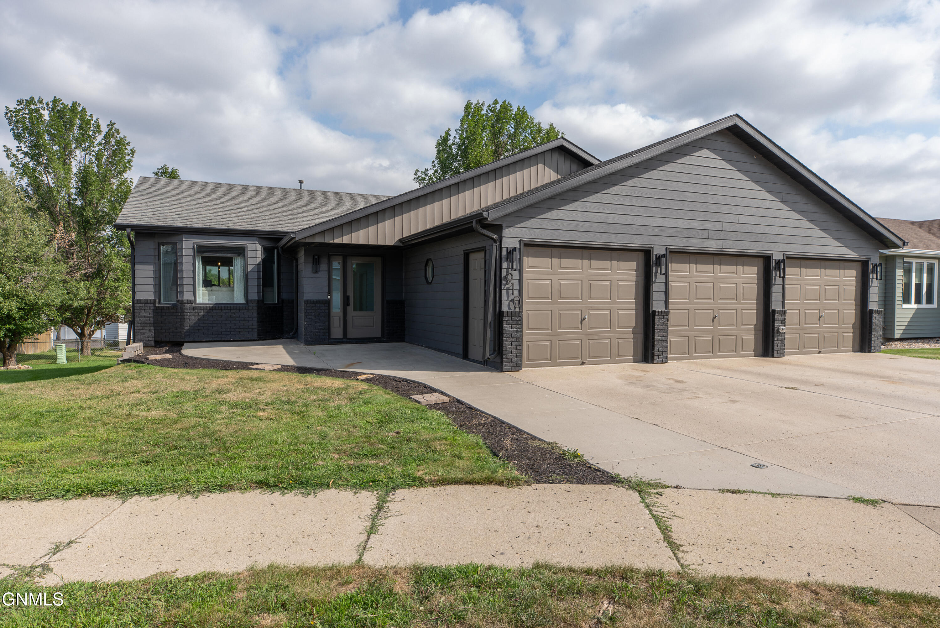 910 20th Street SE, Mandan, ND 58554