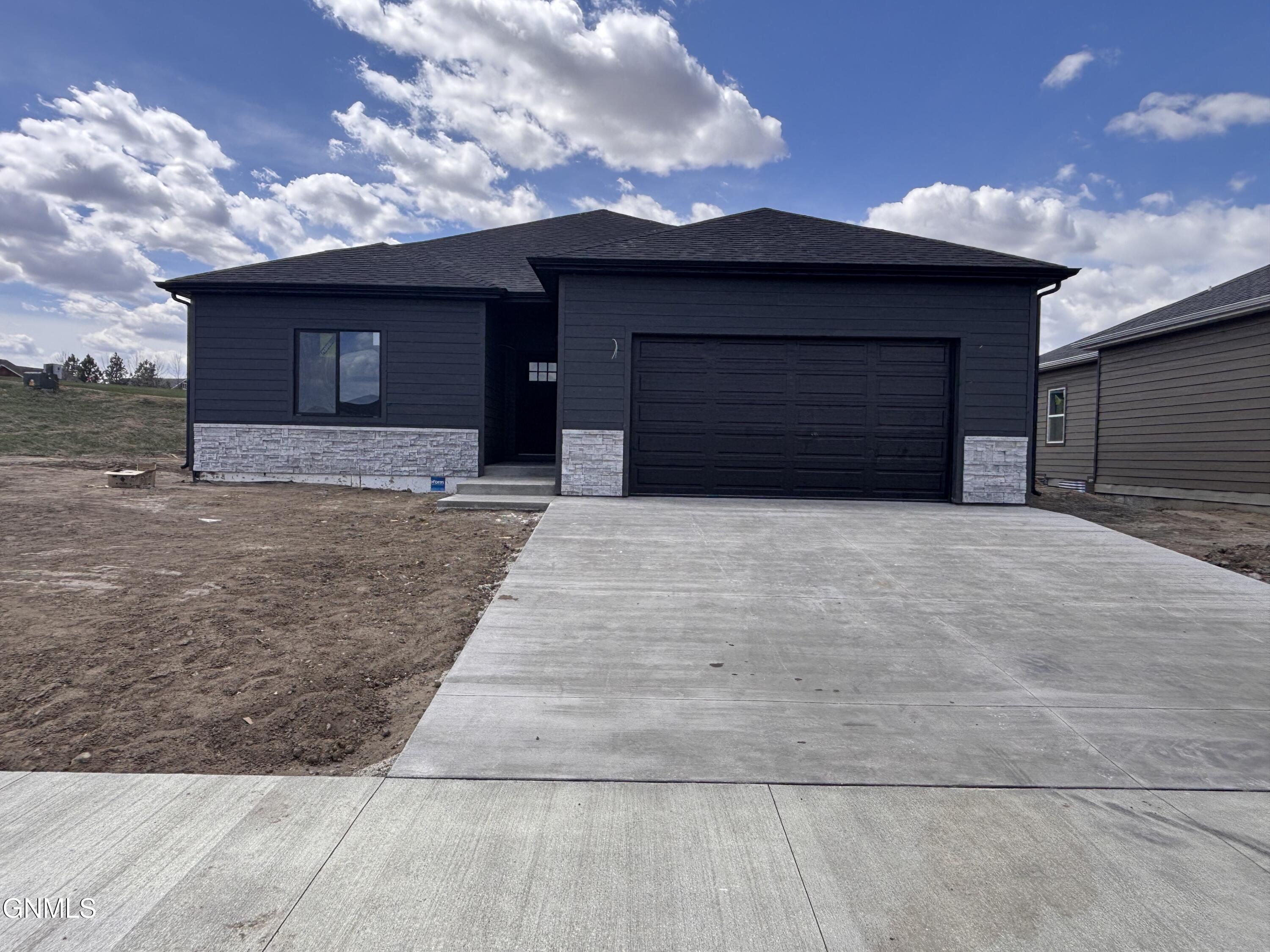1203 Tara Lane SW, Watford City, ND 58854