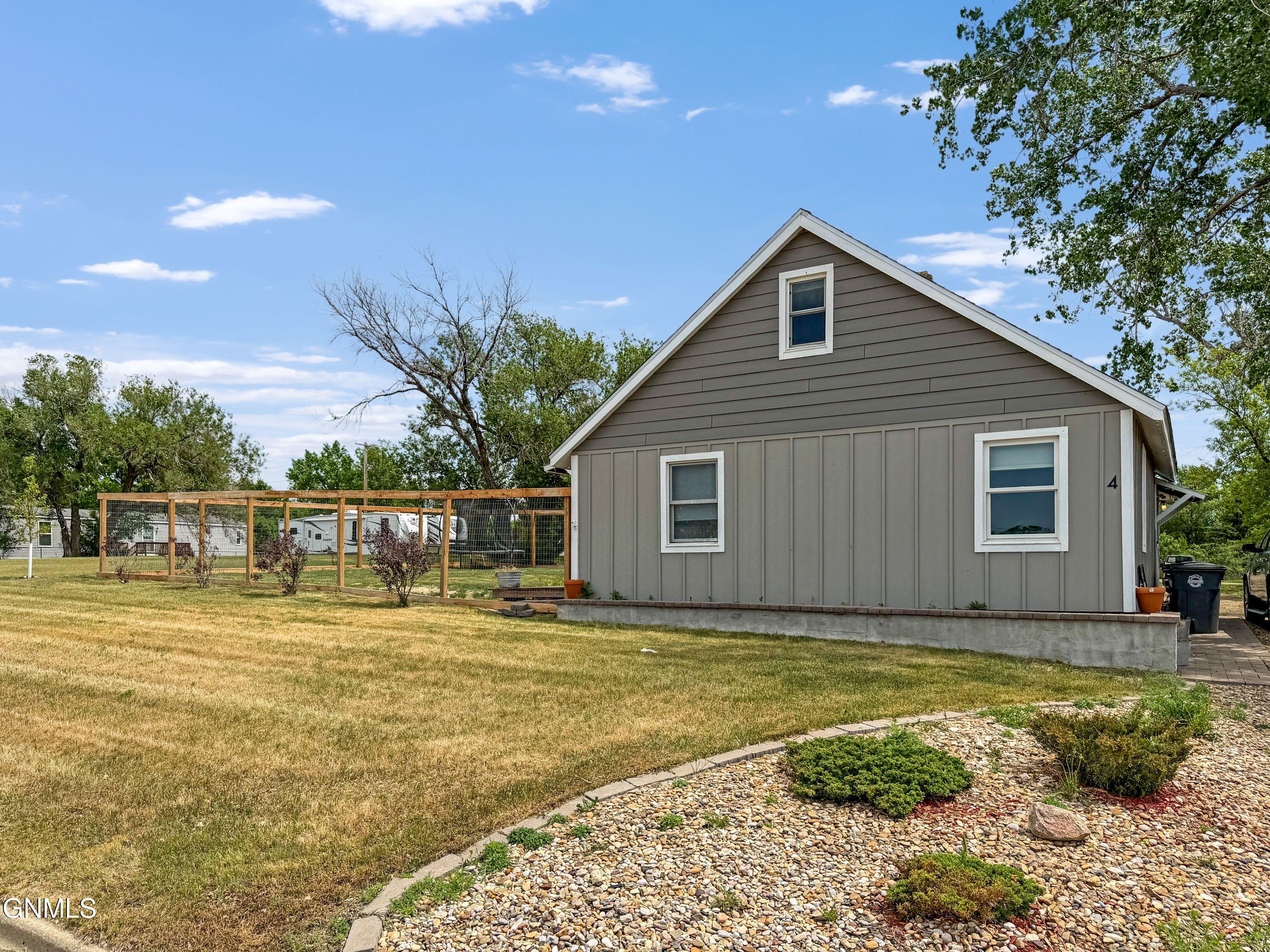4 Hanks Street, Grenora, ND 58845