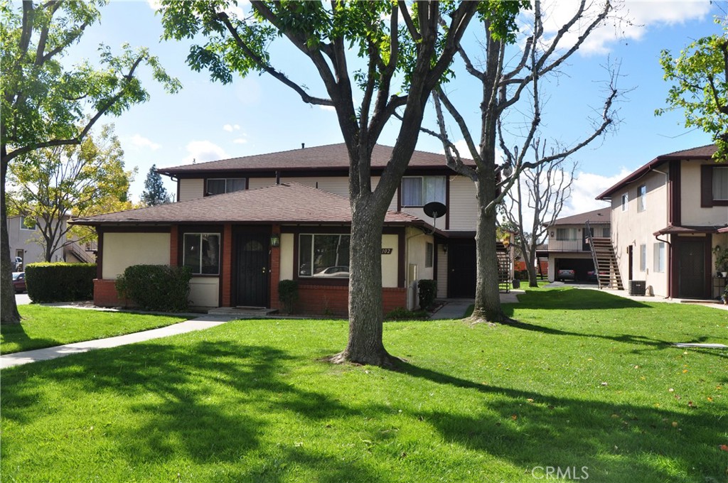 1102 W Calle Del Sol
