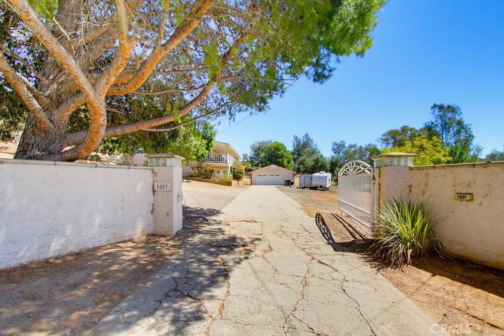 1691 Roble Grande Road