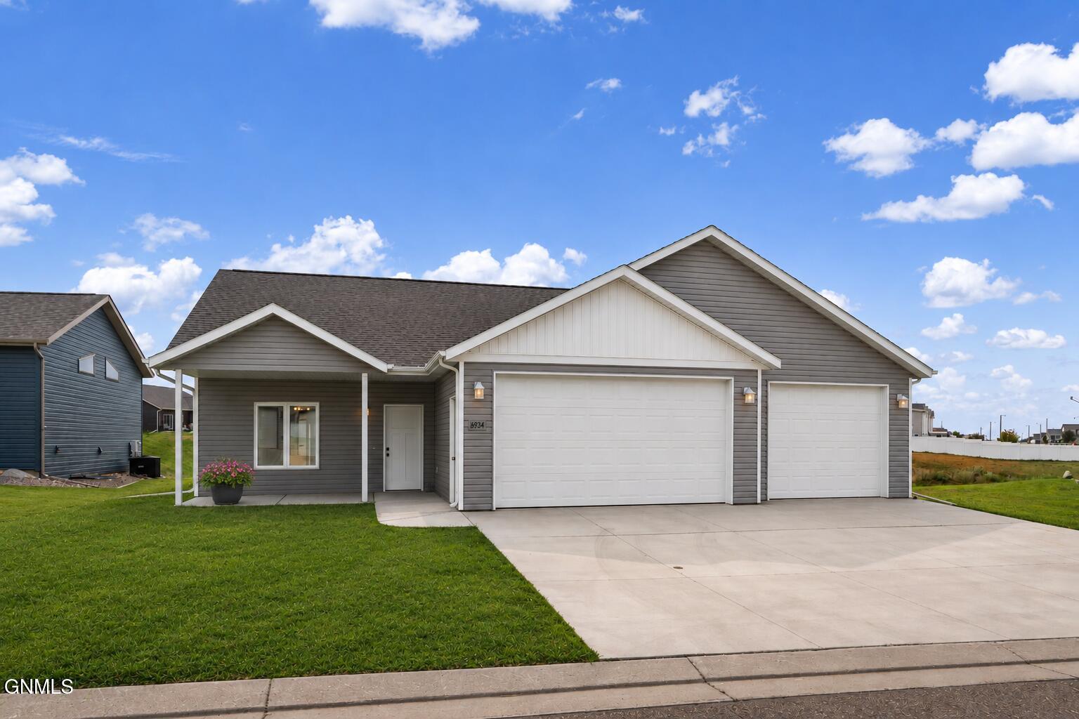 6934 Butler Loop, Lincoln, ND 58504