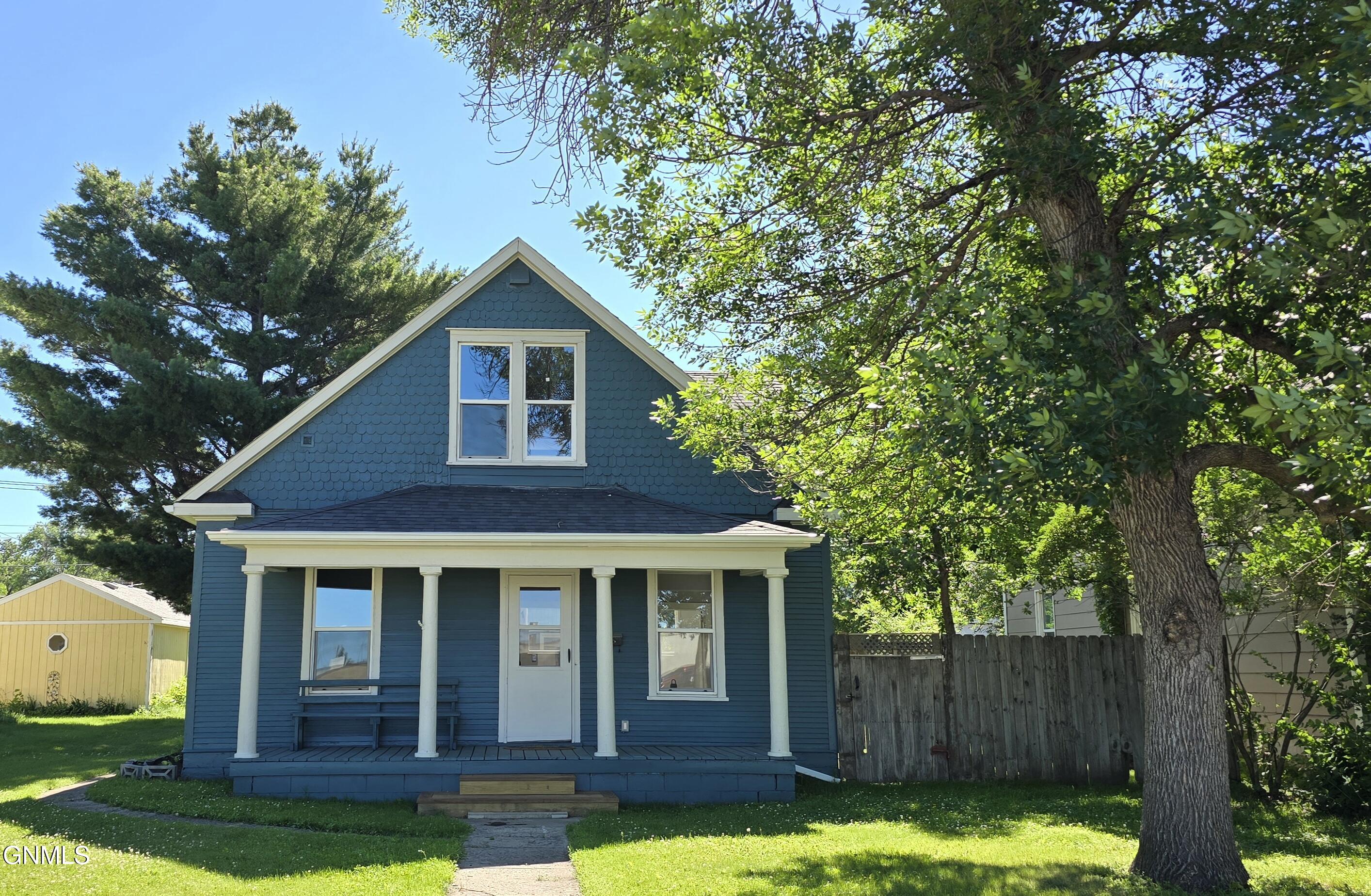 312 4th Avenue NE, Jamestown, ND 58401