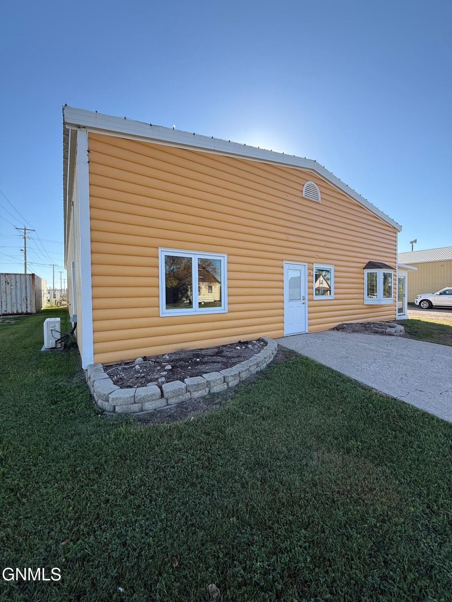 801 12th Avenue SE, Jamestown, ND 58401