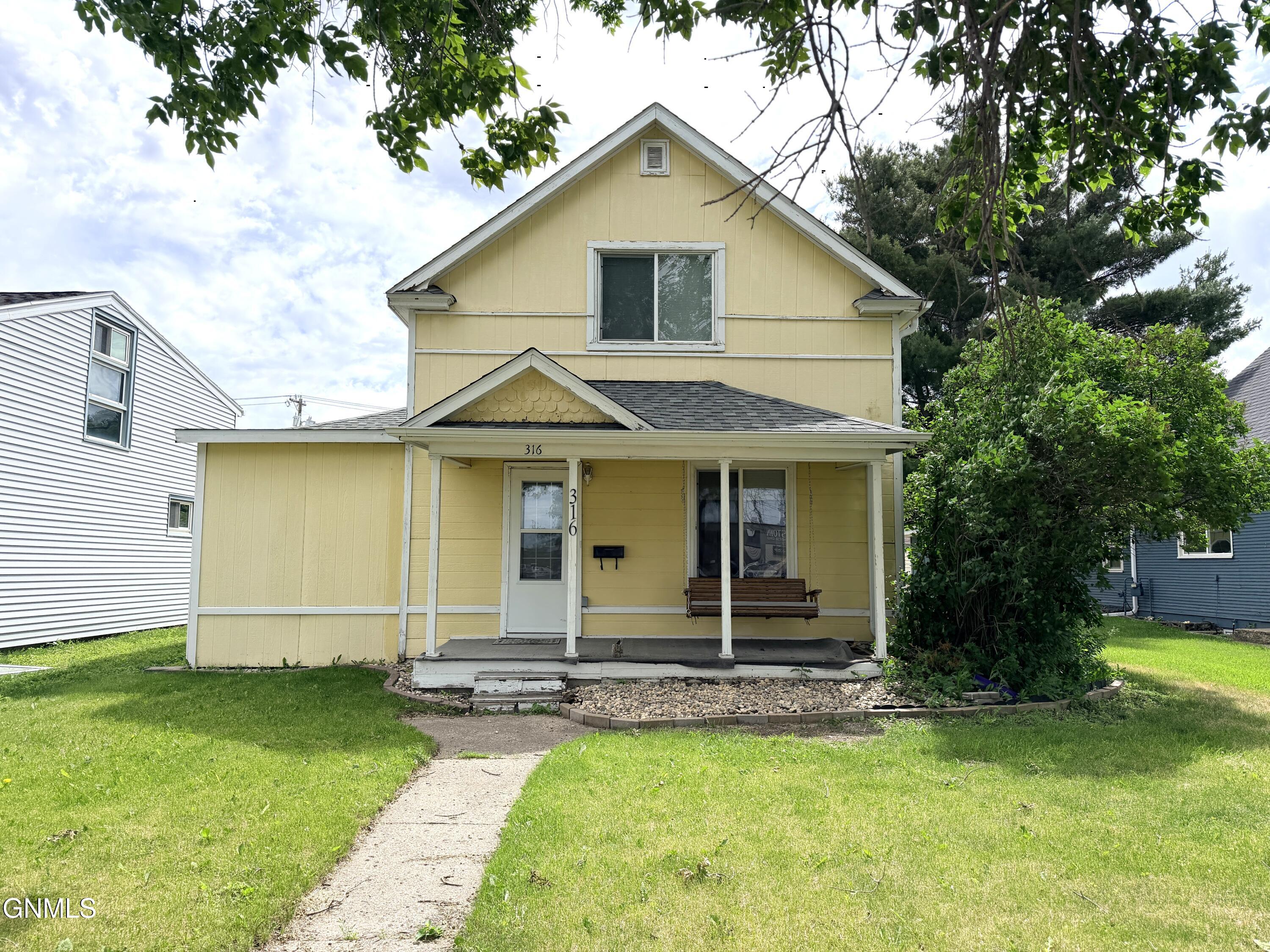 316 4th Avenue NE, Jamestown, ND 58401