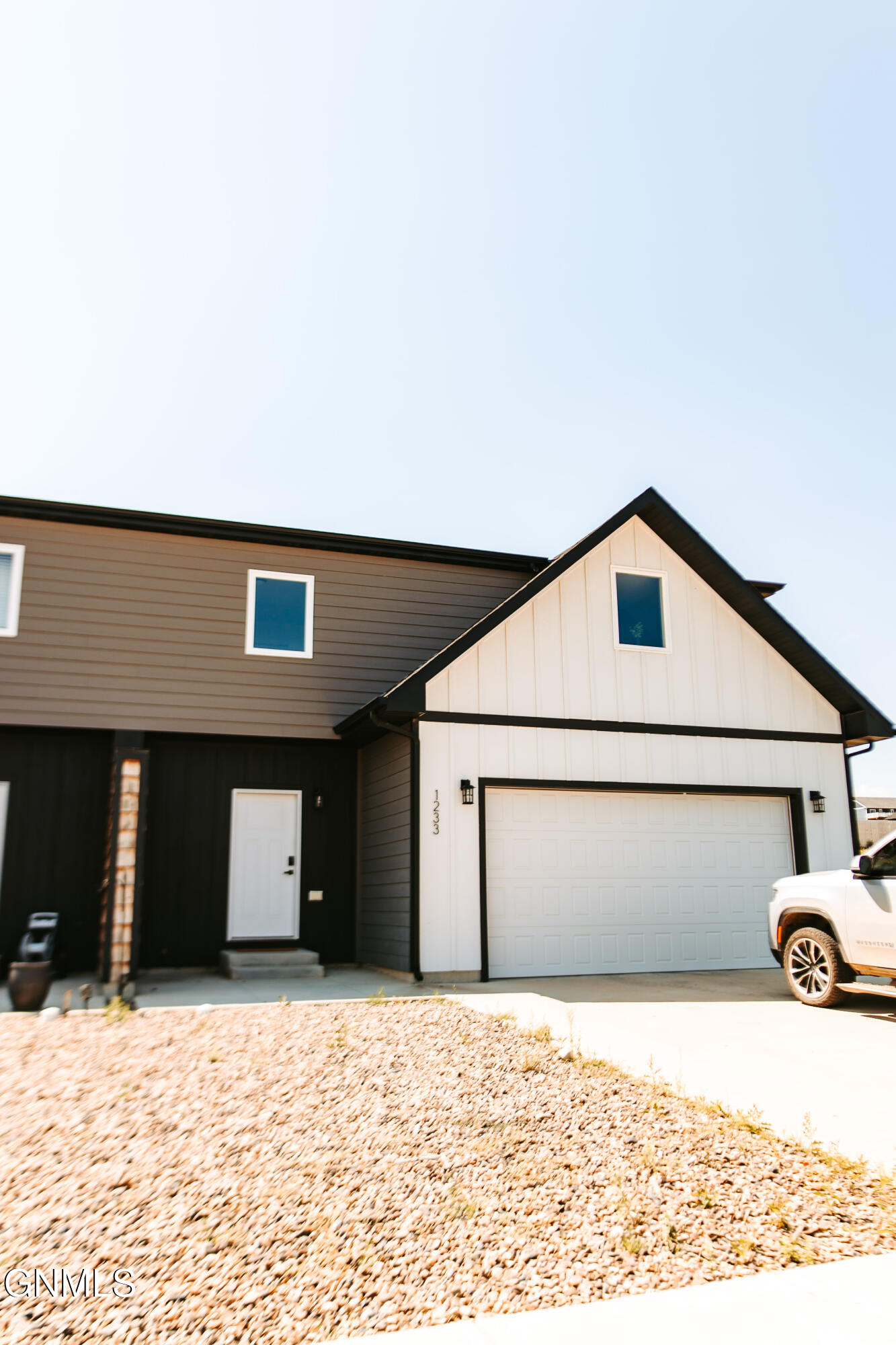 1233 9th Street SW, Watford City, ND 58854