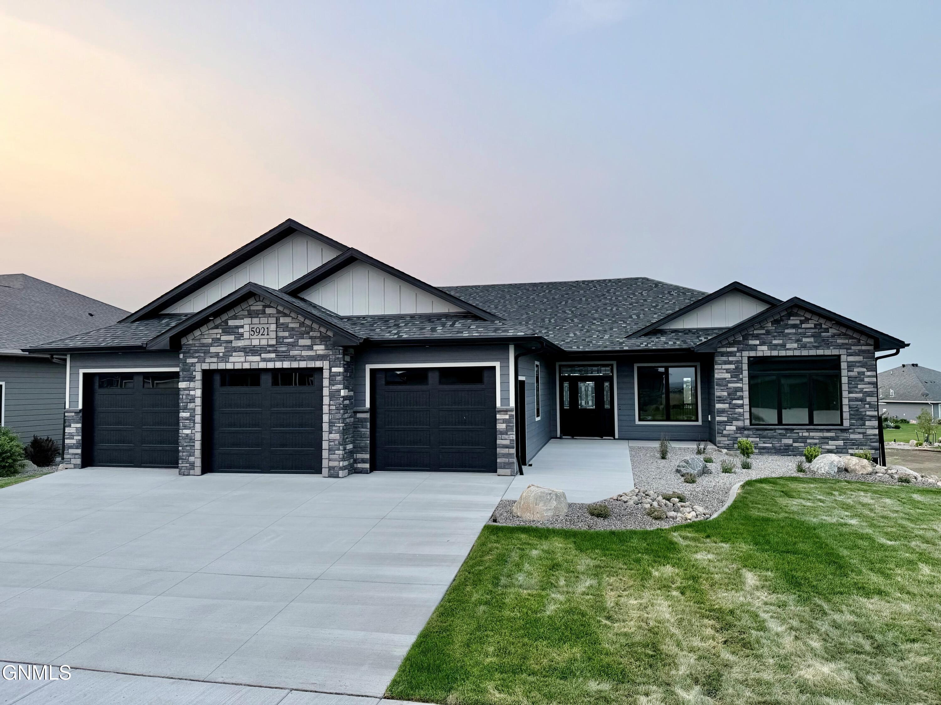 5921 Crested Butte Road, Bismarck, ND 58503