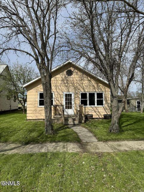 403 2nd Street NE, Crosby, ND 58730