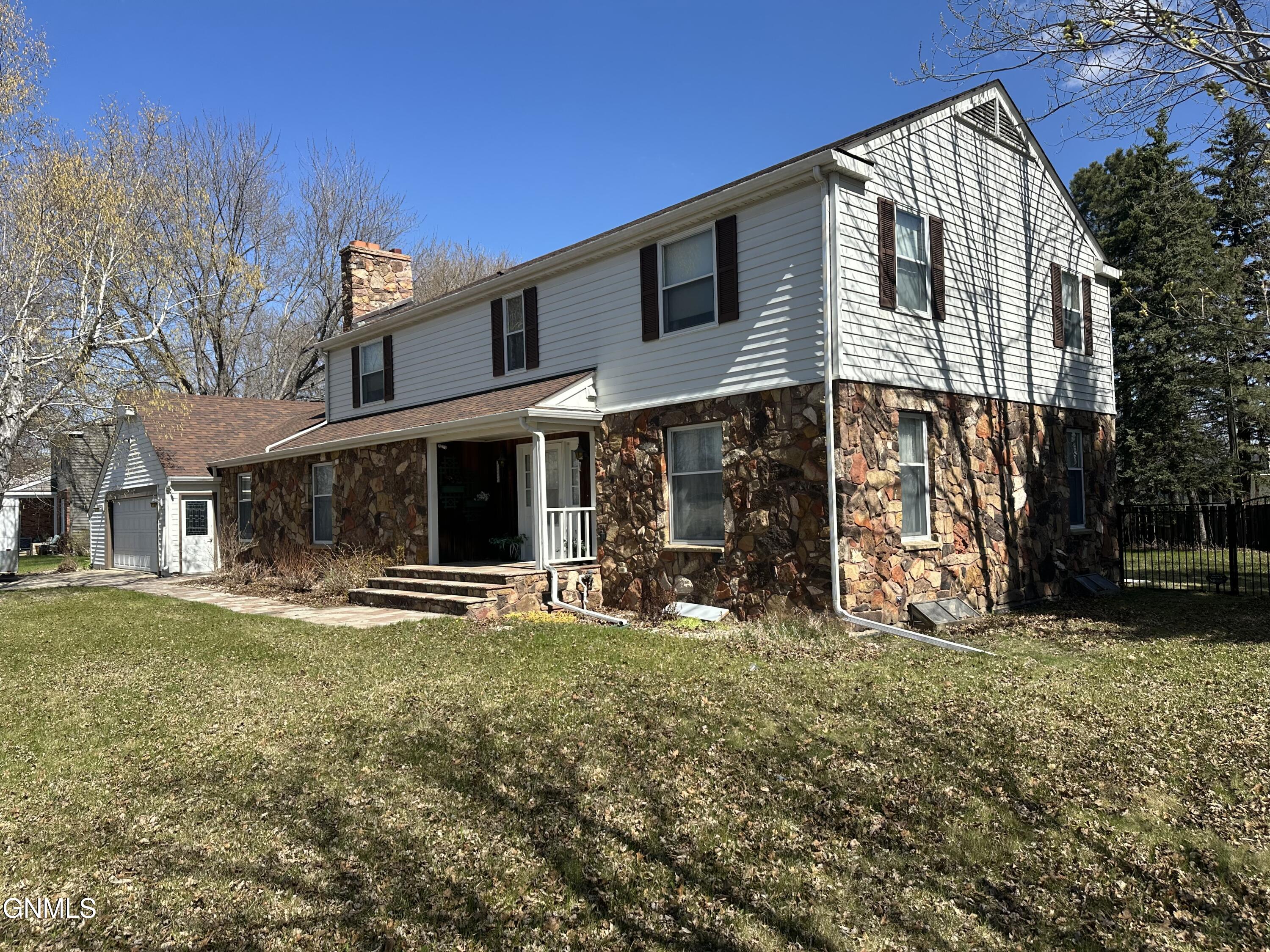 1337 2nd Street SE, Jamestown, ND 58401
