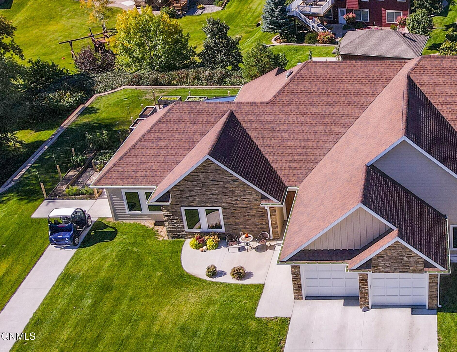 815 7th Avenue NW, Valley City, ND 58072