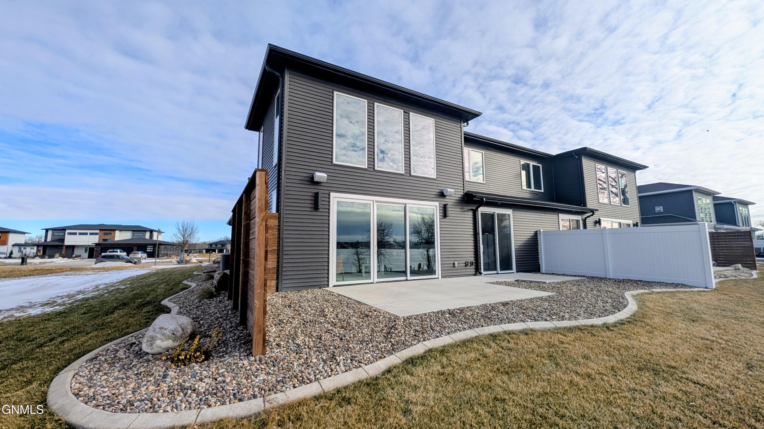5834 Misty Waters Drive, Bismarck, ND 58503