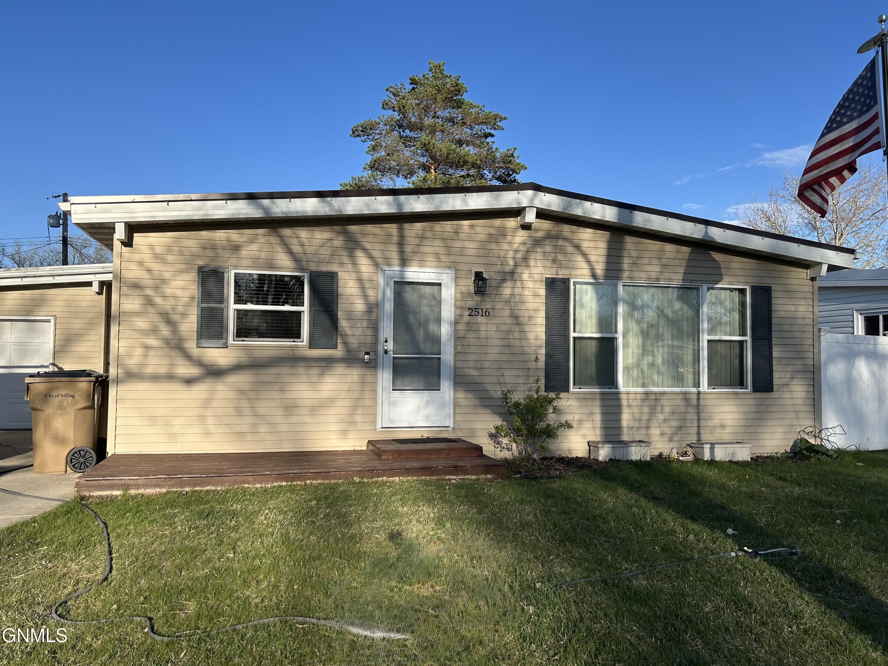 2516 Skyline Drive NW, Minot, ND 58703