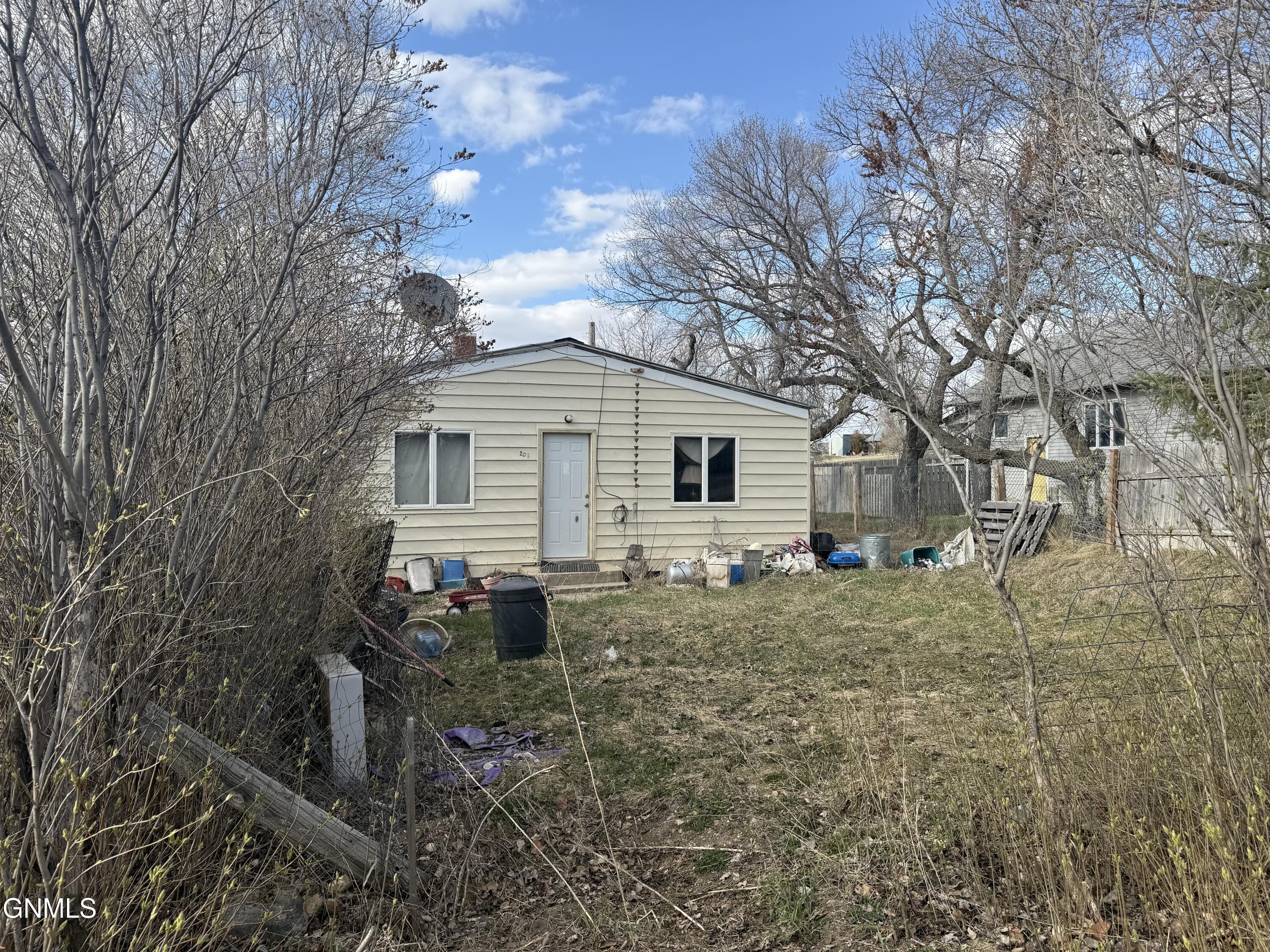 201 3rd Avenue E, Westby, MT 59275