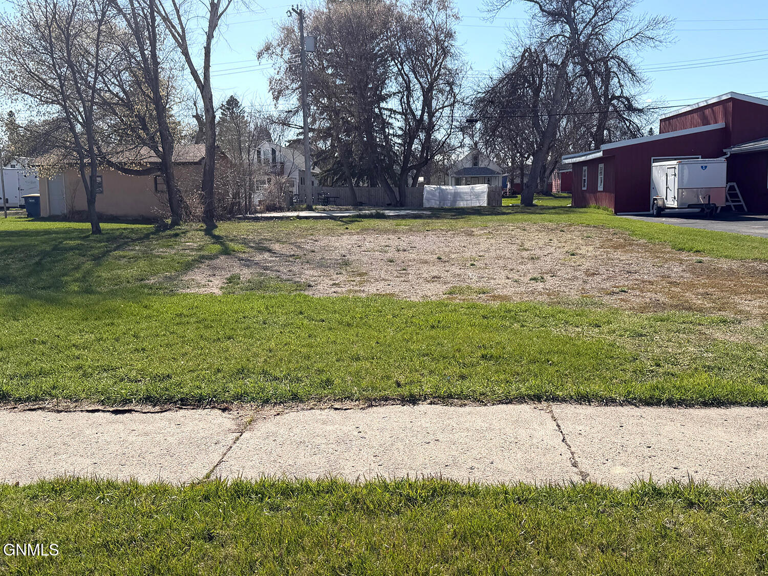 417 4th Avenue NW, Jamestown, ND 58401