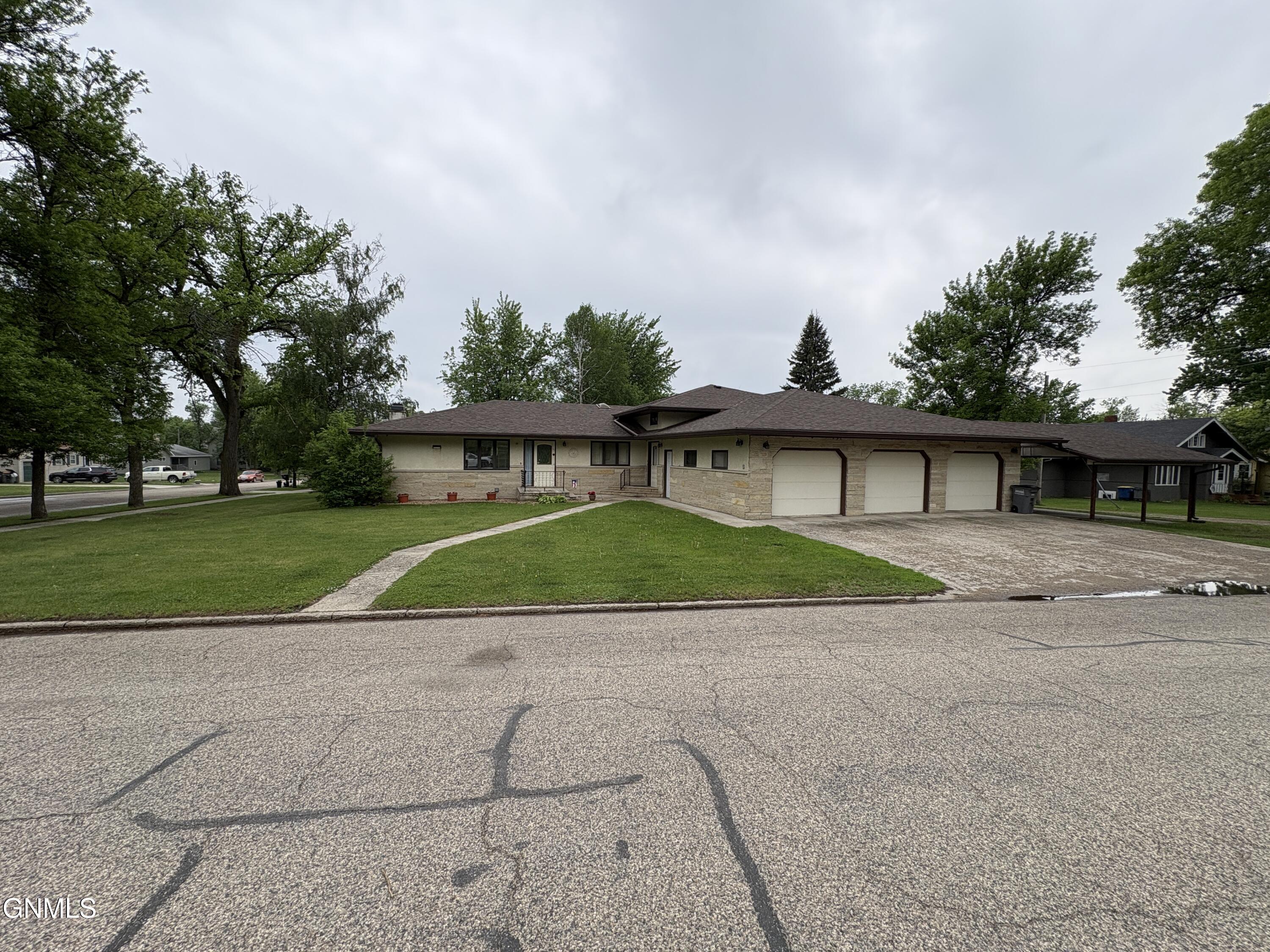 21 6th Avenue NW, C, LaMoure, ND 58458