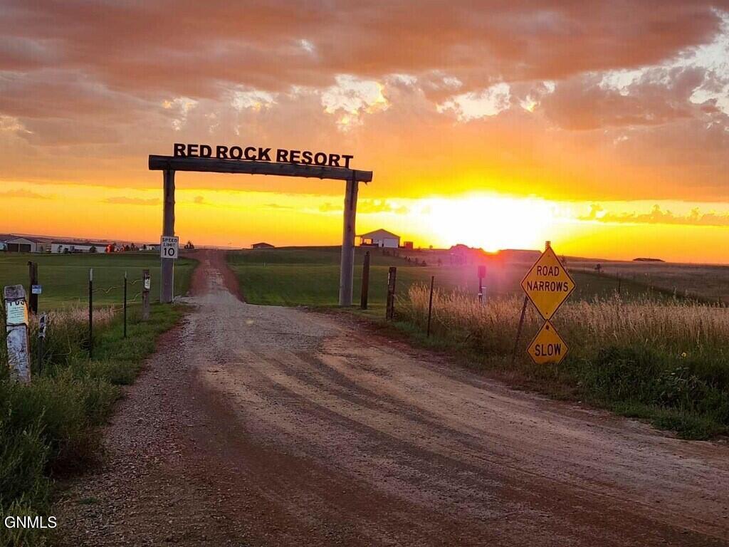 5523 Care Free Avenue, Glen Ullin, ND 58631