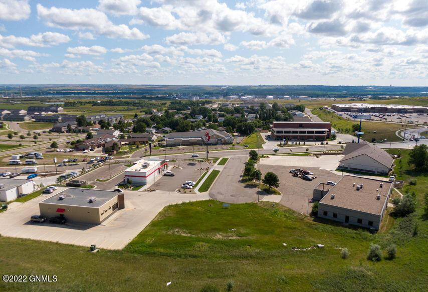 2580 Overlook Lane NW, Mandan, ND 58554